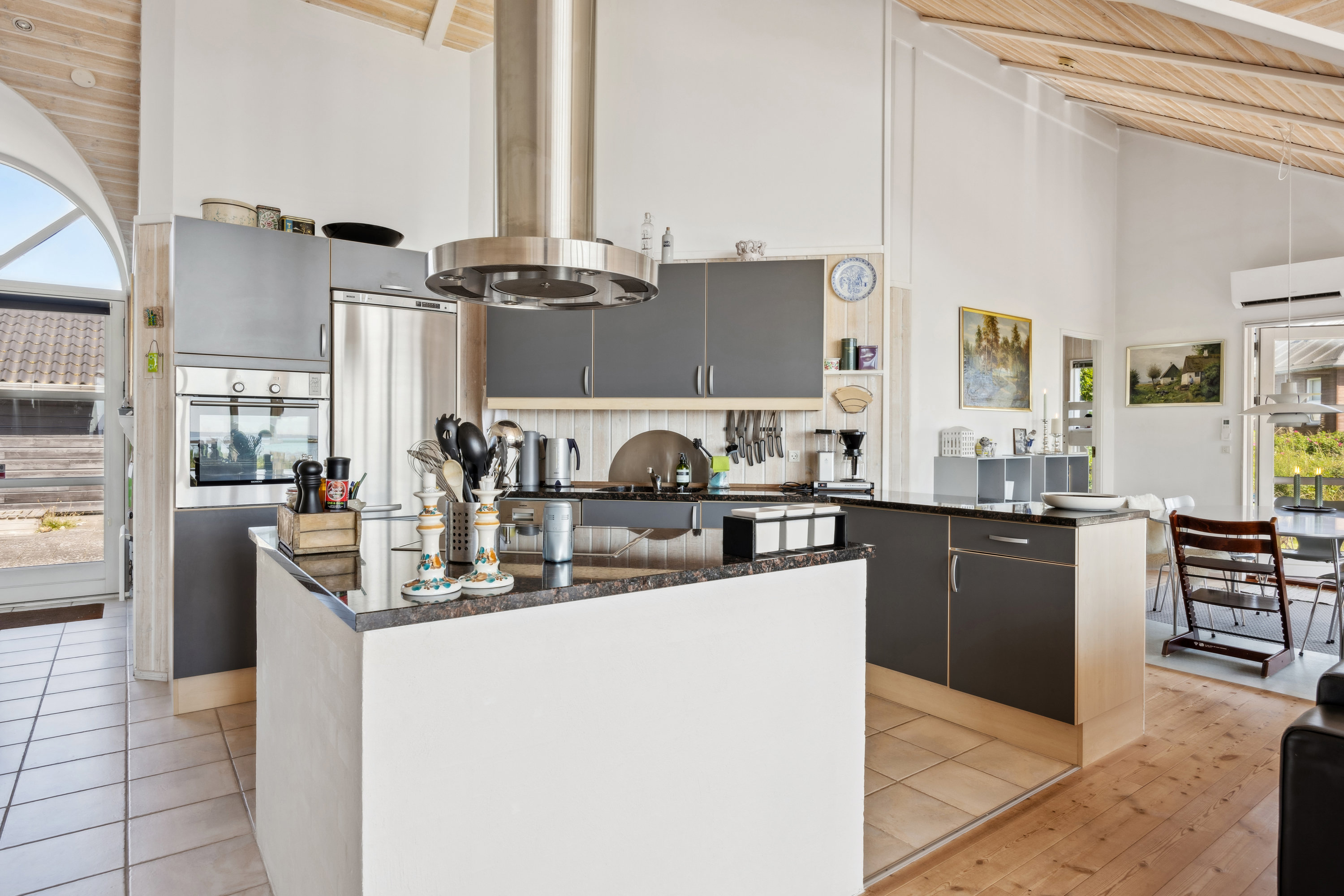 Fremhævet køkken billede i fuldskærmstilstand. Billede af Fyrrevej 23, Skødshoved Strand, 8420 Knebel