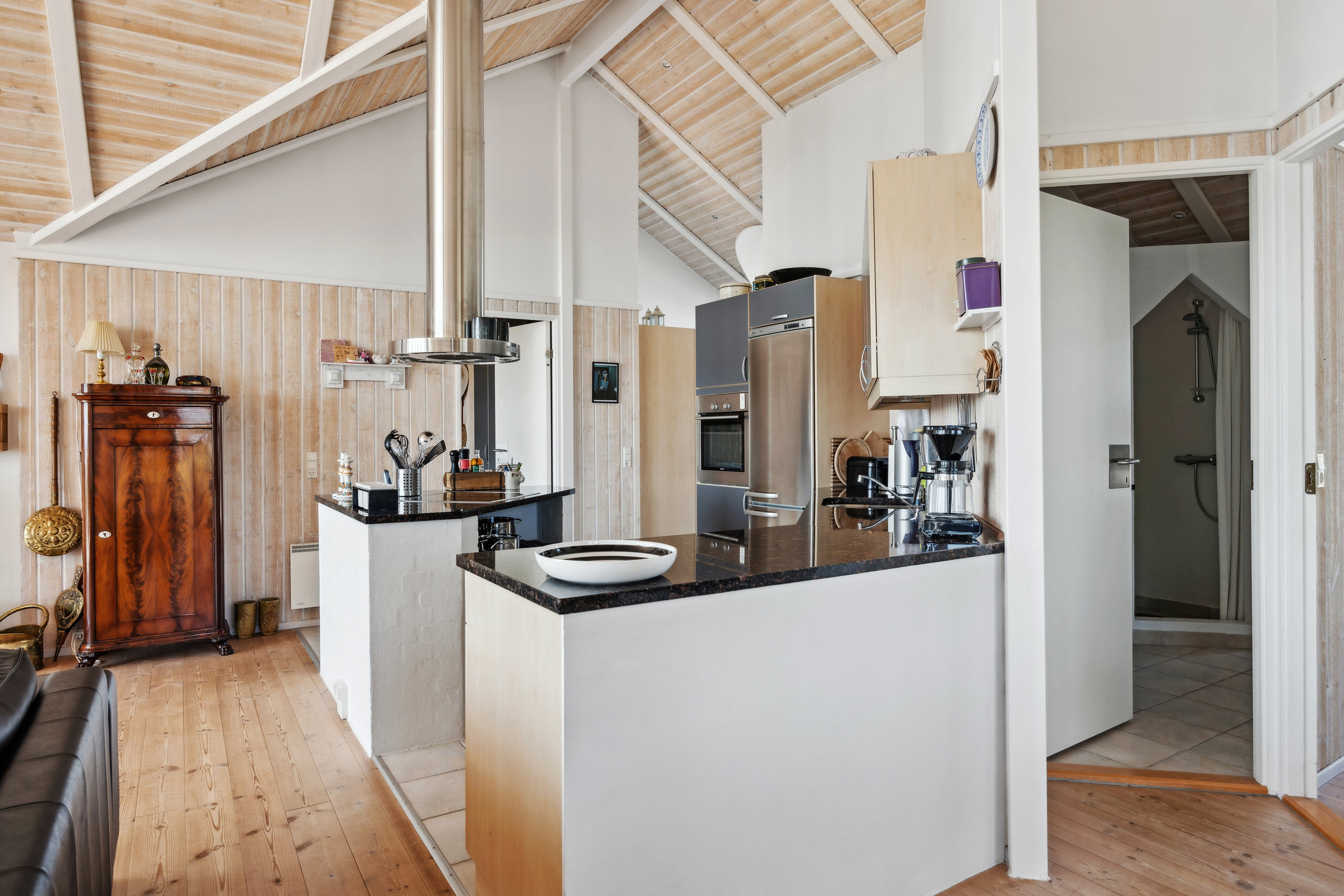 Fremhævet køkken billede i fuldskærmstilstand. Billede af Fyrrevej 23, Skødshoved Strand, 8420 Knebel