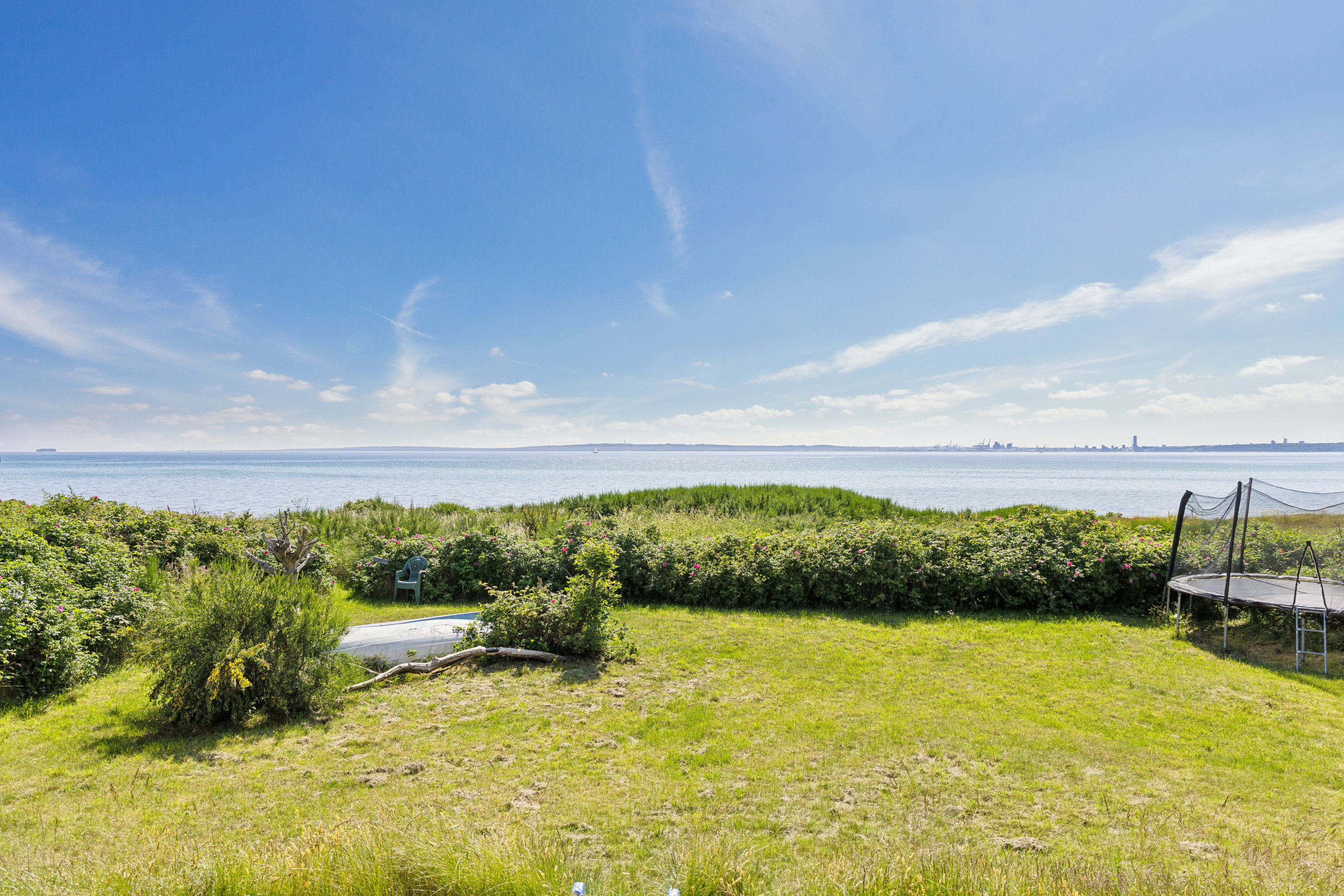 Miniaturebillede 1: udsigt. Billede af Fyrrevej 23, Skødshoved Strand, 8420 Knebel