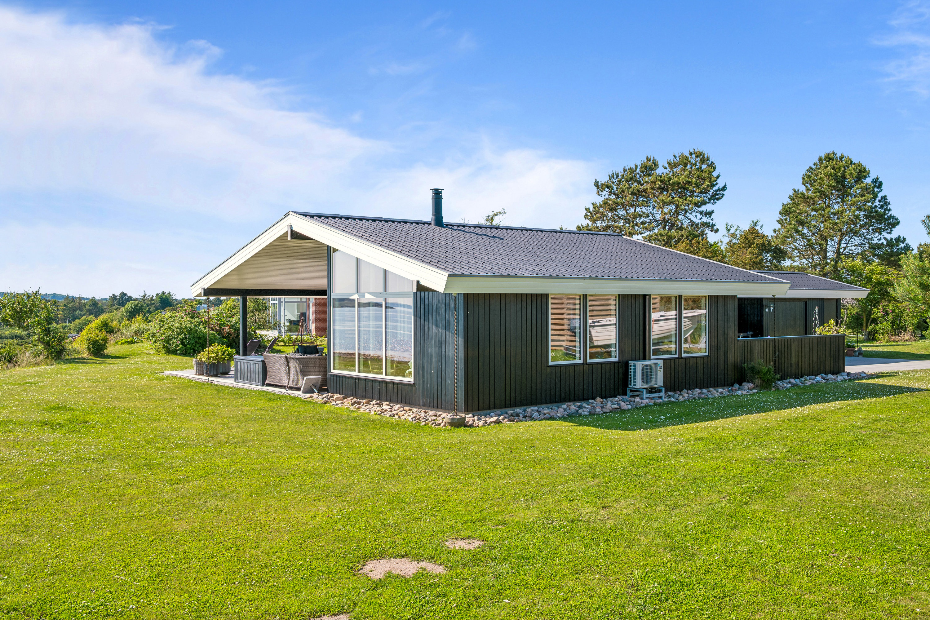 Fremhævet ejendom 1 billede i fuldskærmstilstand. Billede af Skråningen 42, Strands, 8420 Knebel