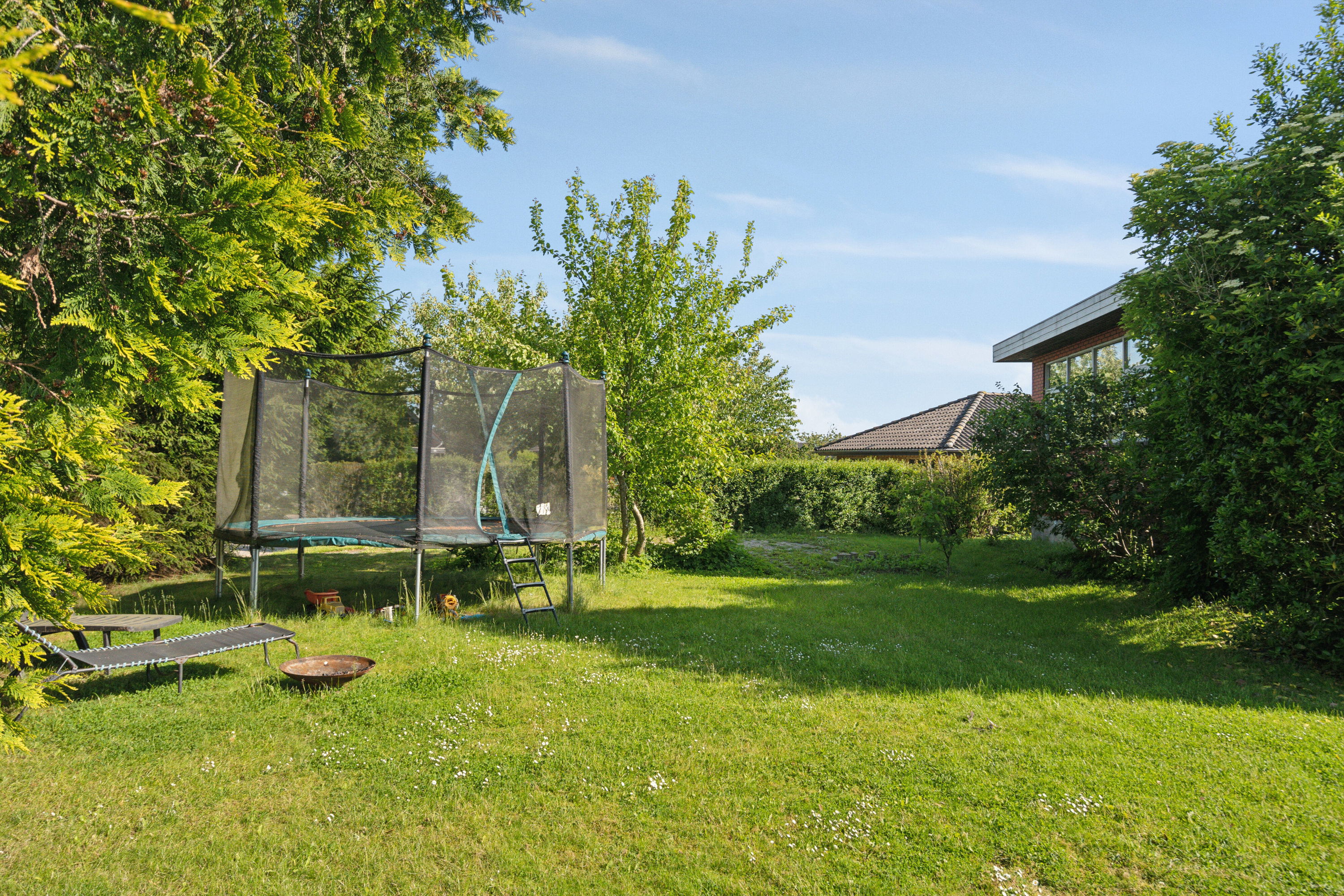 Fremhævet udendørs billede i fuldskærmstilstand. Billede af Lærkevænget 10, 8721 Daugård