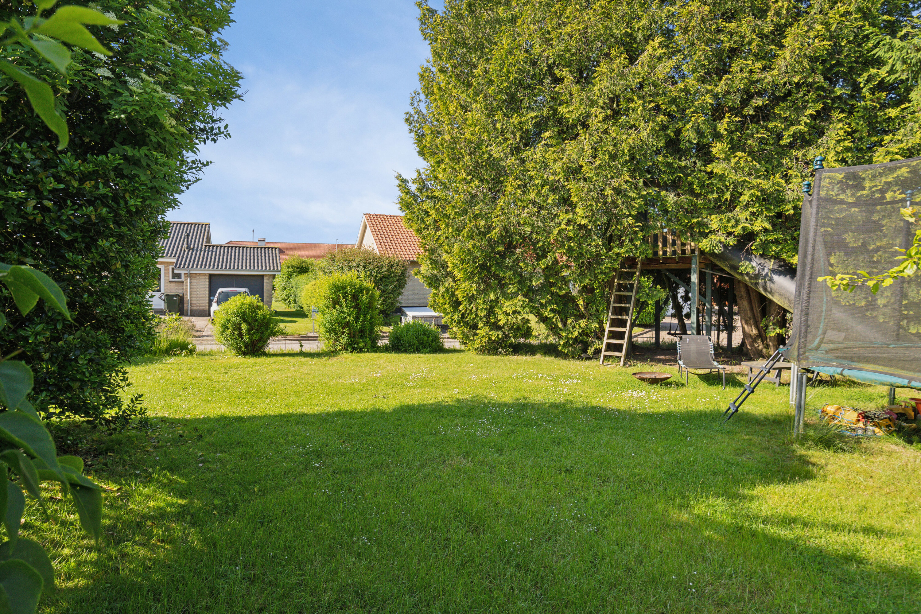 Fremhævet udendørs billede i fuldskærmstilstand. Billede af Lærkevænget 10, 8721 Daugård