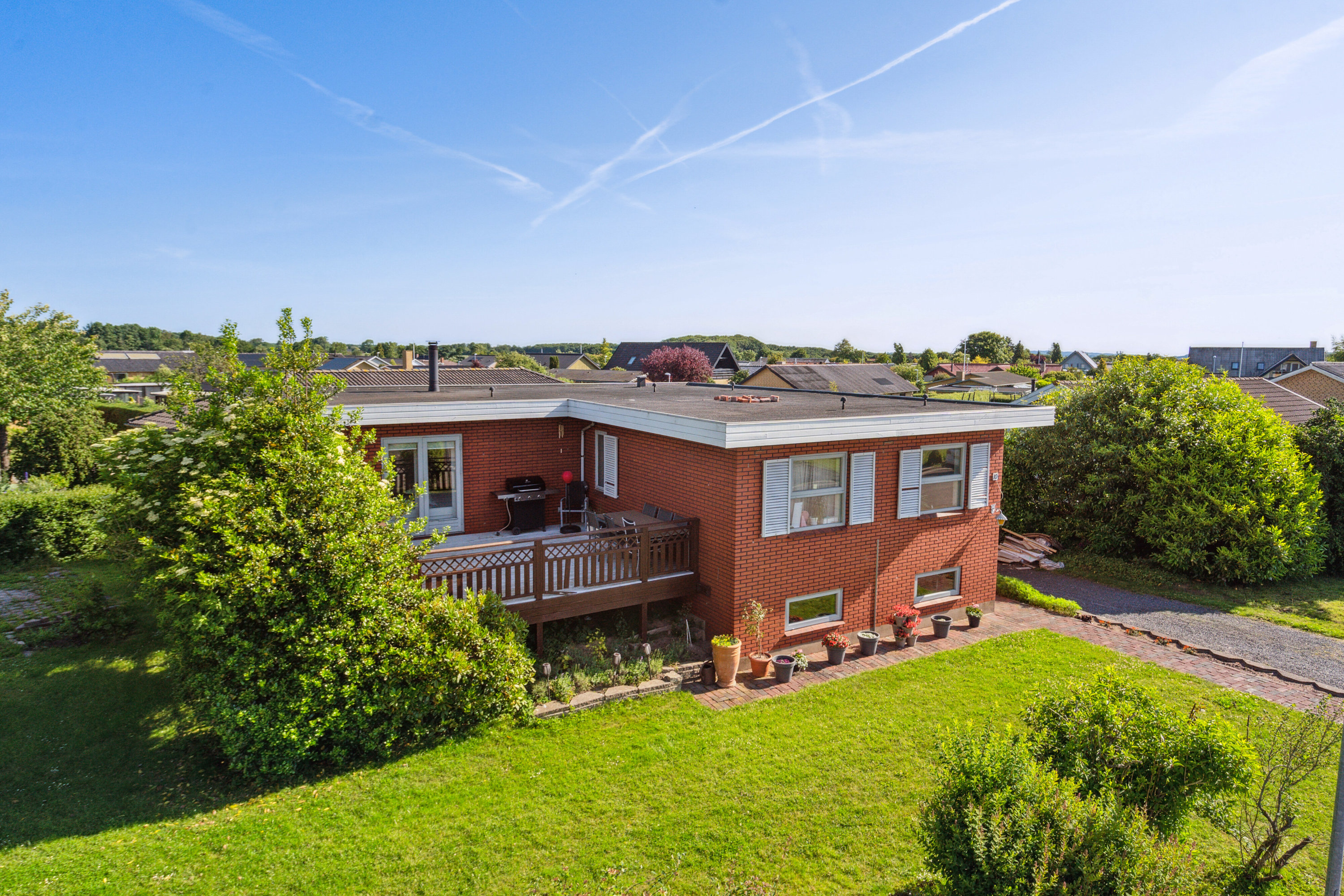 Miniaturebillede 1: set fra haven. Billede af Lærkevænget 10, 8721 Daugård