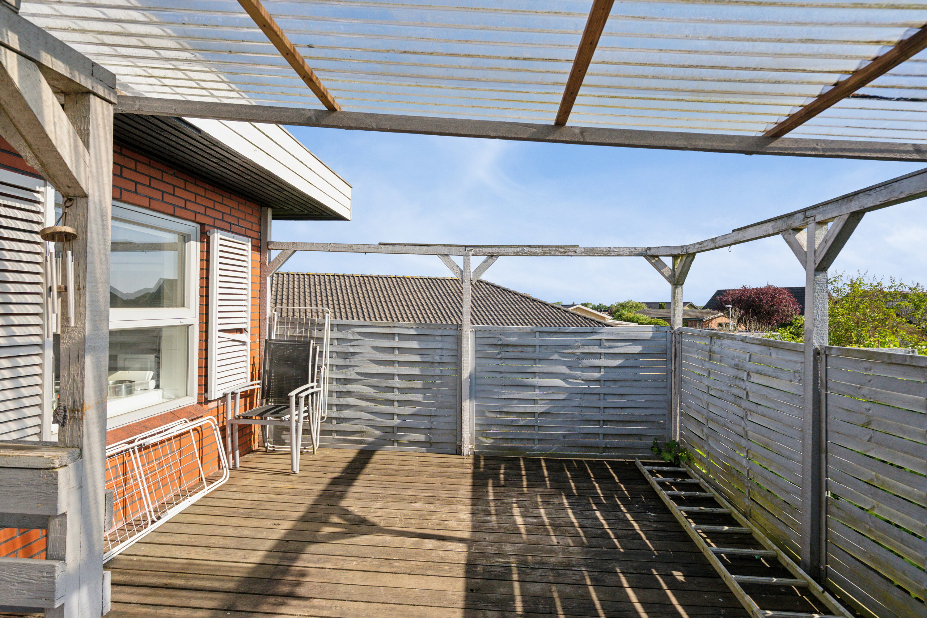 Fremhævet udendørs billede i fuldskærmstilstand. Billede af Lærkevænget 10, 8721 Daugård