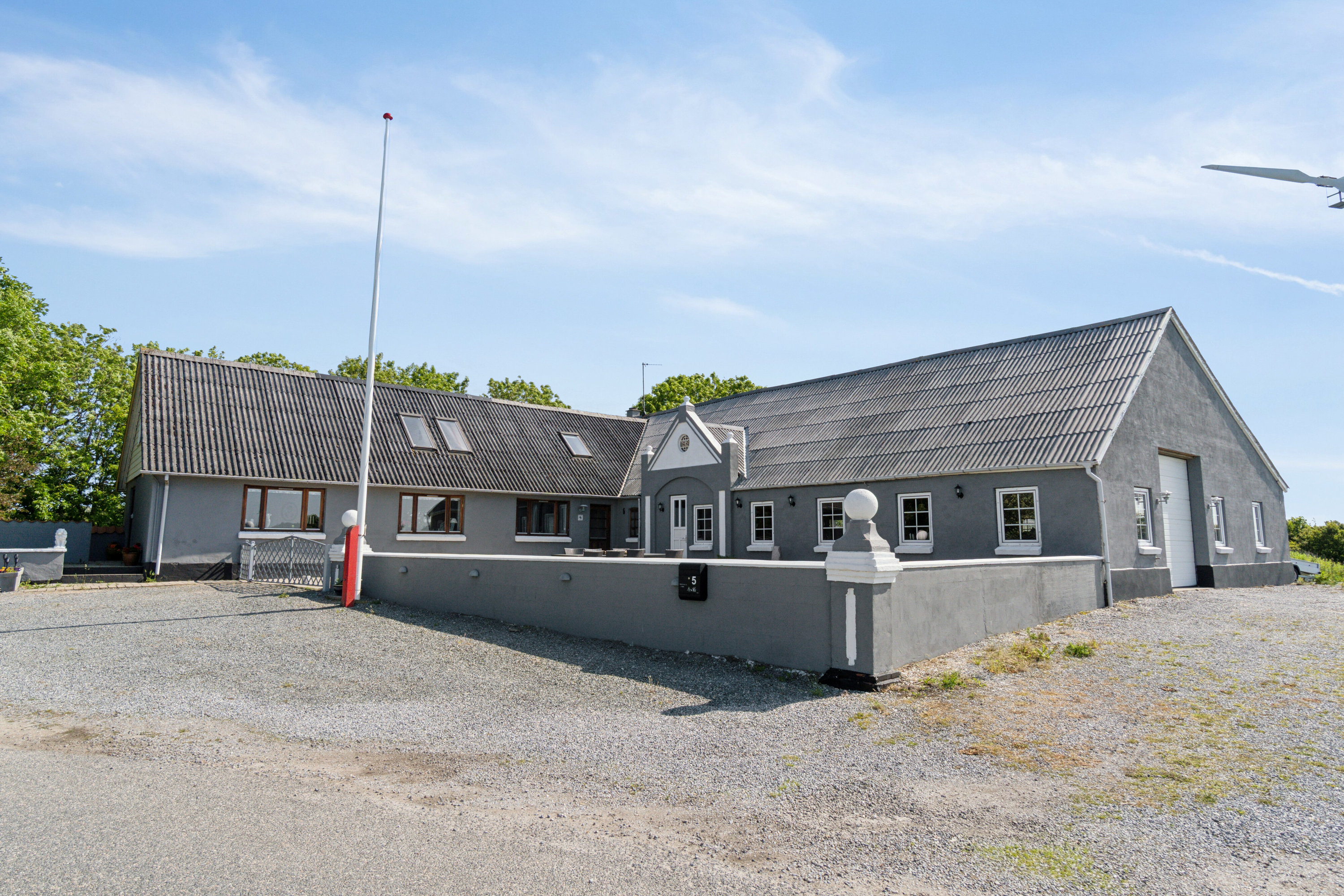 Fremhævet set fra vejen billede i fuldskærmstilstand. Billede af Flarupvej 5, 7760 Hurup Thy