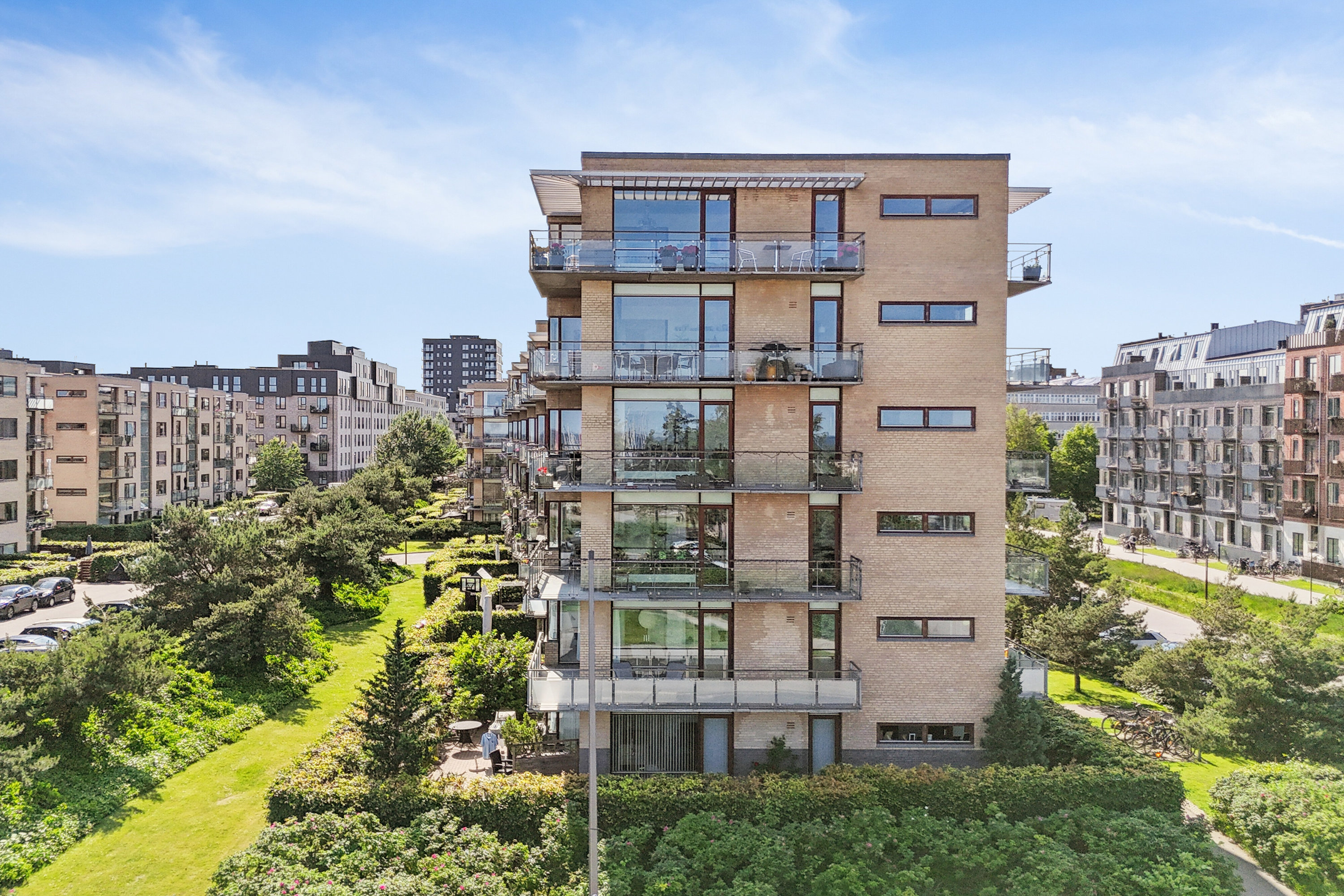 Fremhævet set fra haven billede i fuldskærmstilstand. Billede af Øresund Parkvej 5, 1. th., 2300 København S