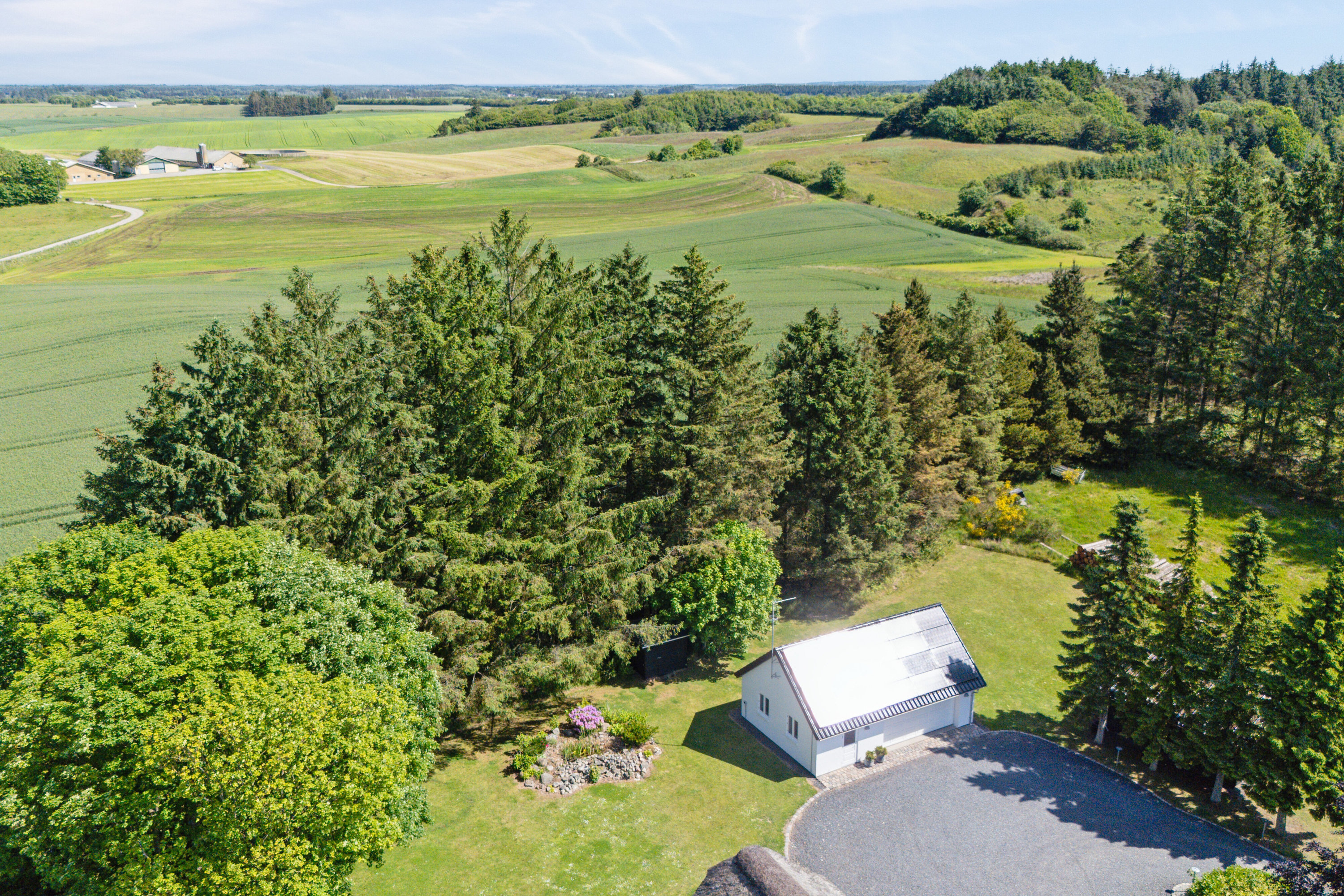 Fremhævet luftfoto billede i fuldskærmstilstand. Billede af Teglværksvej 60, Mygdal, 9800 Hjørring