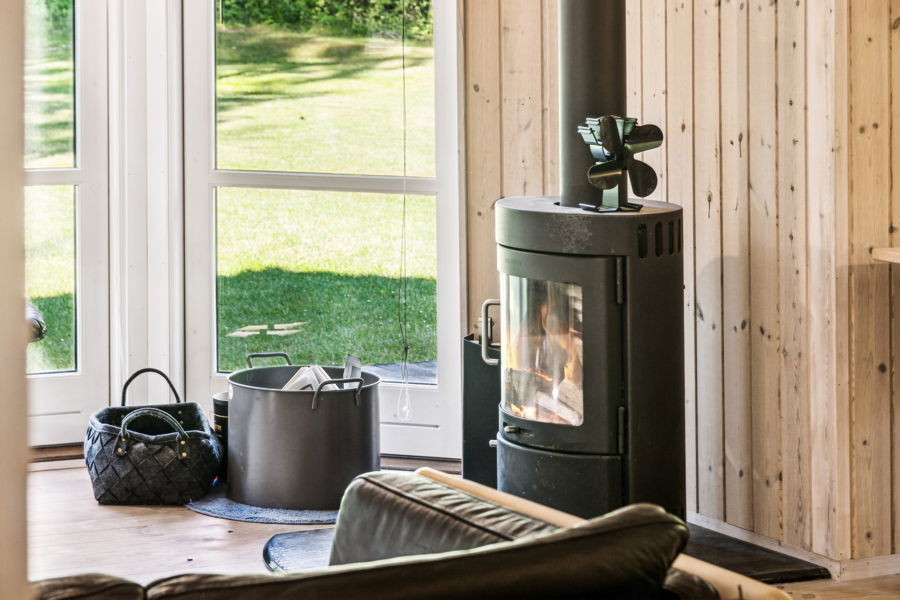 Fremhævet stue billede i fuldskærmstilstand. Billede af Skovgyden 3, Gudmindrup Lyng, 4573 Højby