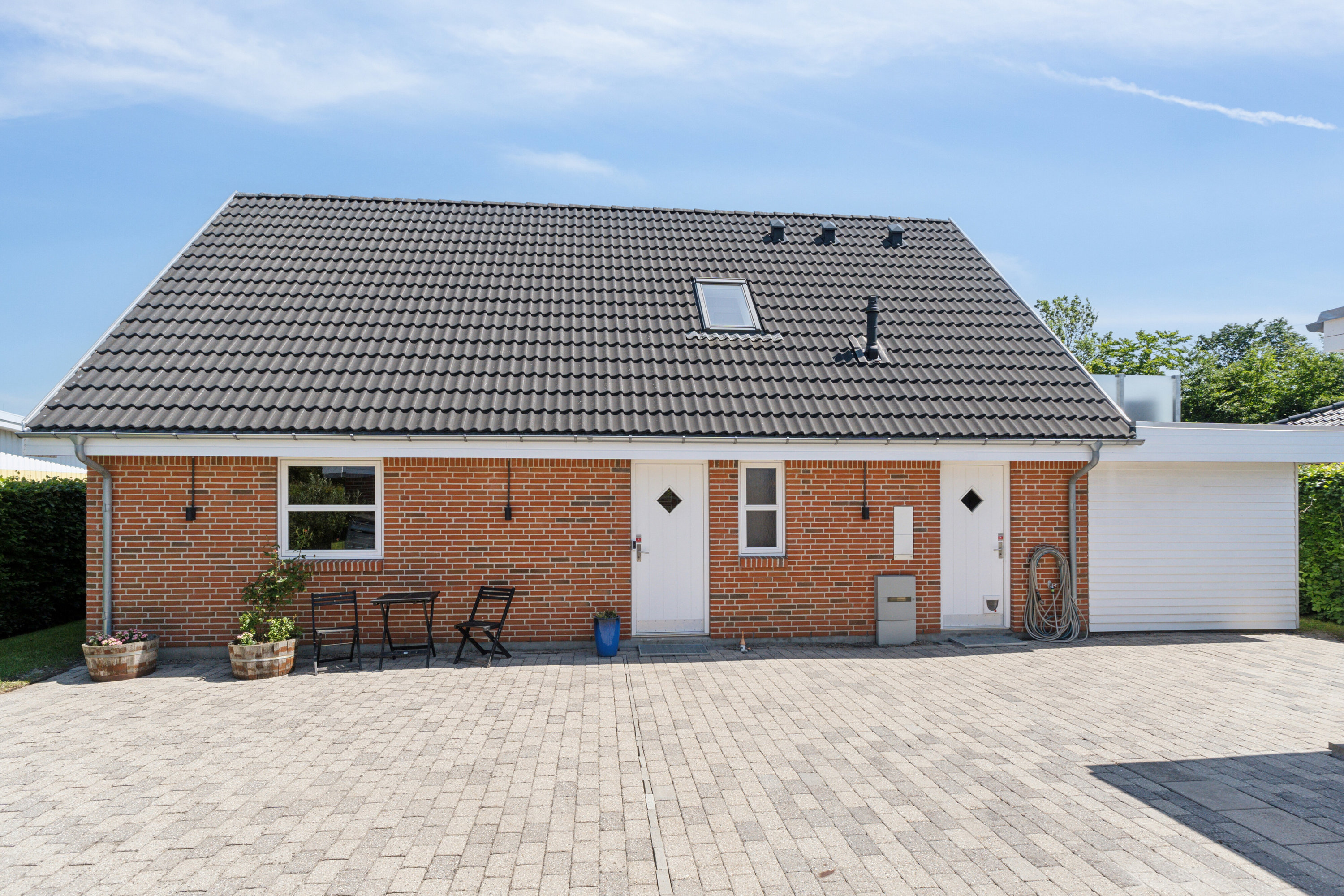 Fremhævet gårdmiljø billede i fuldskærmstilstand. Billede af Militærsvinget 16, 4700 Næstved