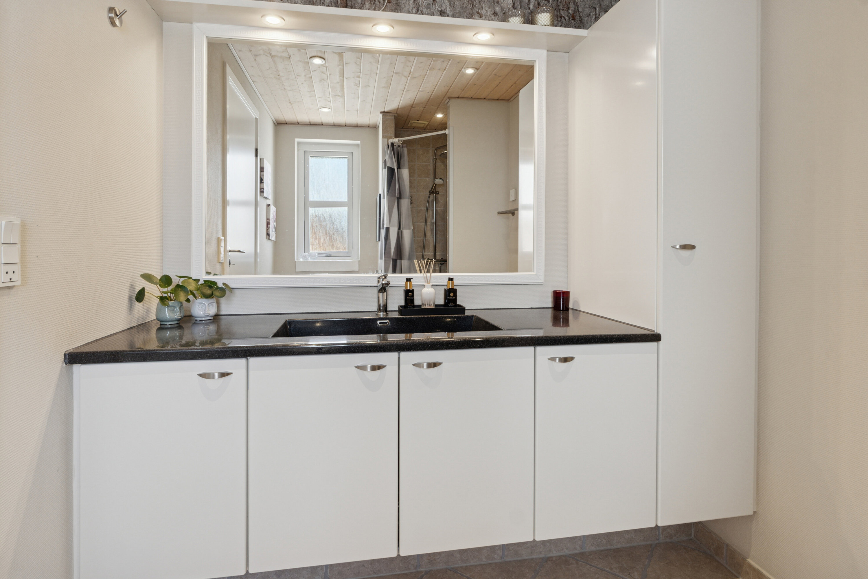 Fremhævet badeværelse billede i fuldskærmstilstand. Billede af Militærsvinget 16, 4700 Næstved