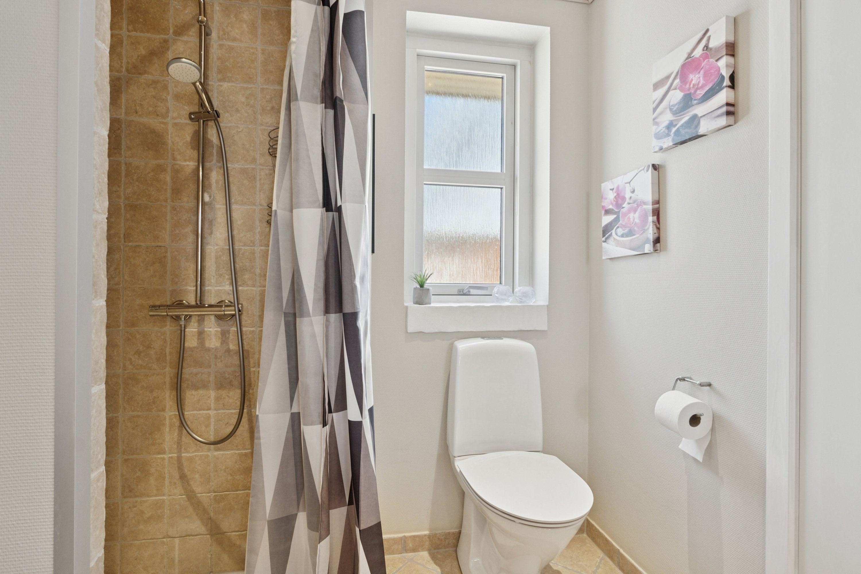 Fremhævet badeværelse billede i fuldskærmstilstand. Billede af Militærsvinget 16, 4700 Næstved