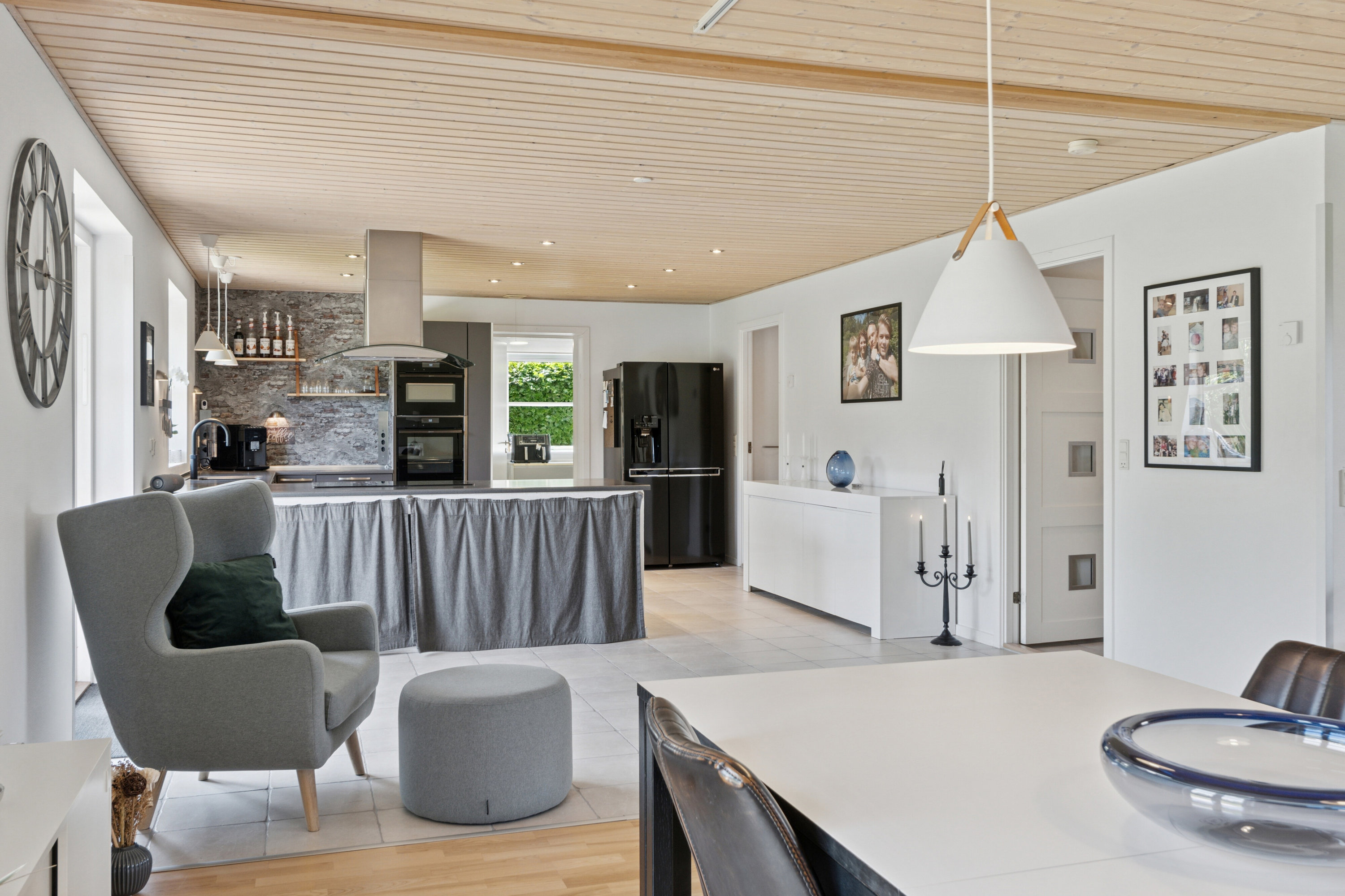 Fremhævet køkken-alrum billede i fuldskærmstilstand. Billede af Militærsvinget 16, 4700 Næstved