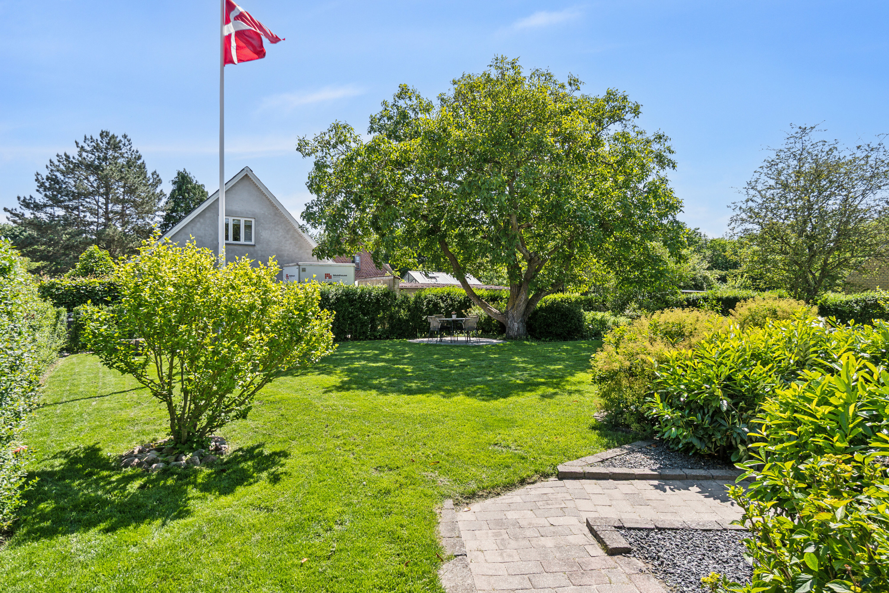 Fremhævet udendørs billede i fuldskærmstilstand. Billede af Møllebakken 7, 4200 Slagelse
