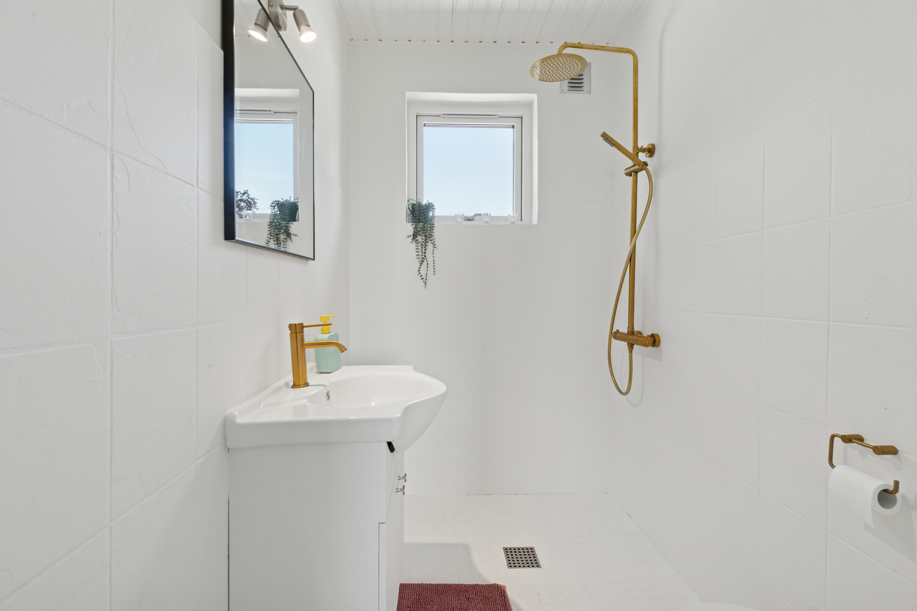 Fremhævet badeværelse billede i fuldskærmstilstand. Billede af Møllealle 7, Nyker, 3700 Rønne