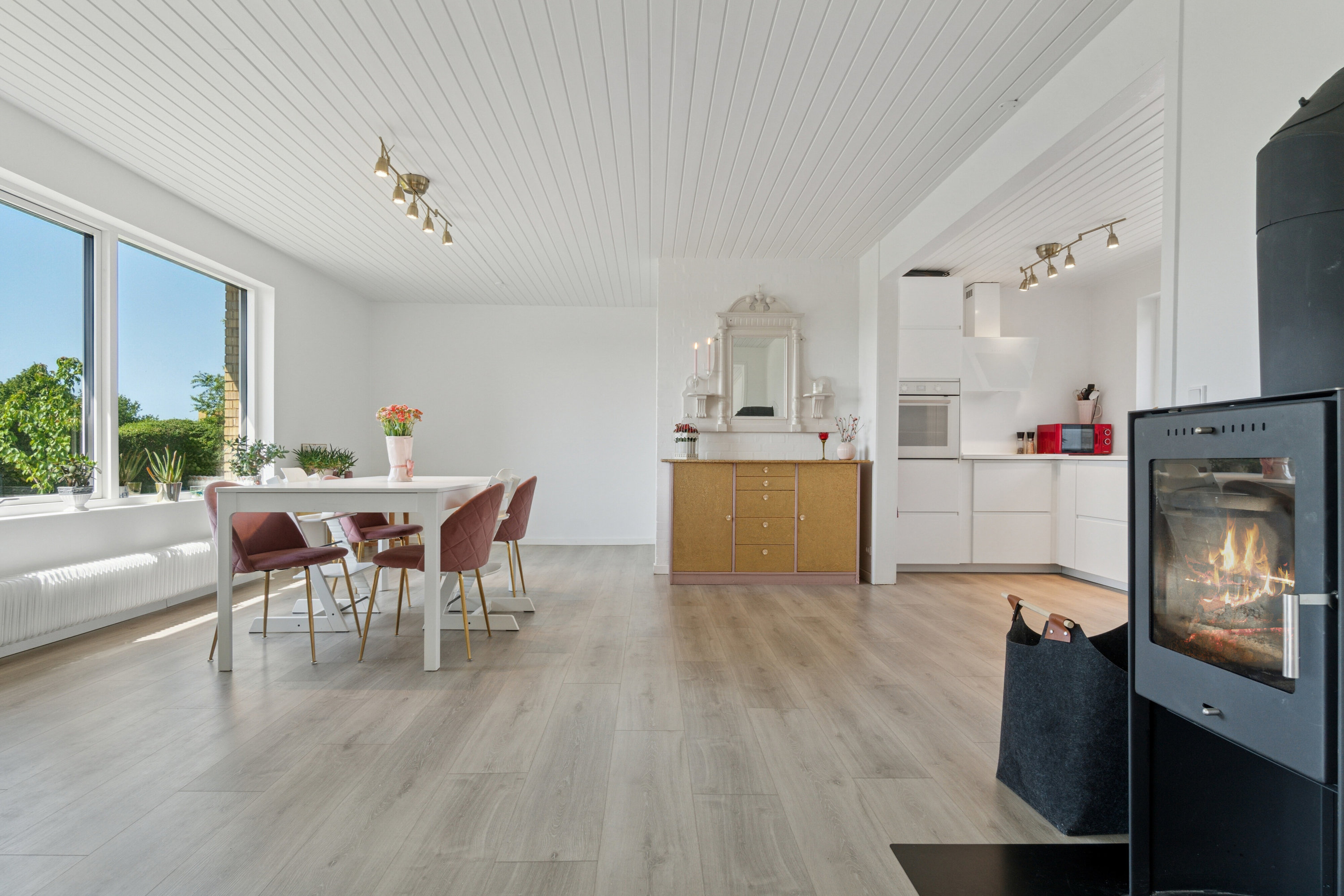 Fremhævet stue billede i fuldskærmstilstand. Billede af Møllealle 7, Nyker, 3700 Rønne