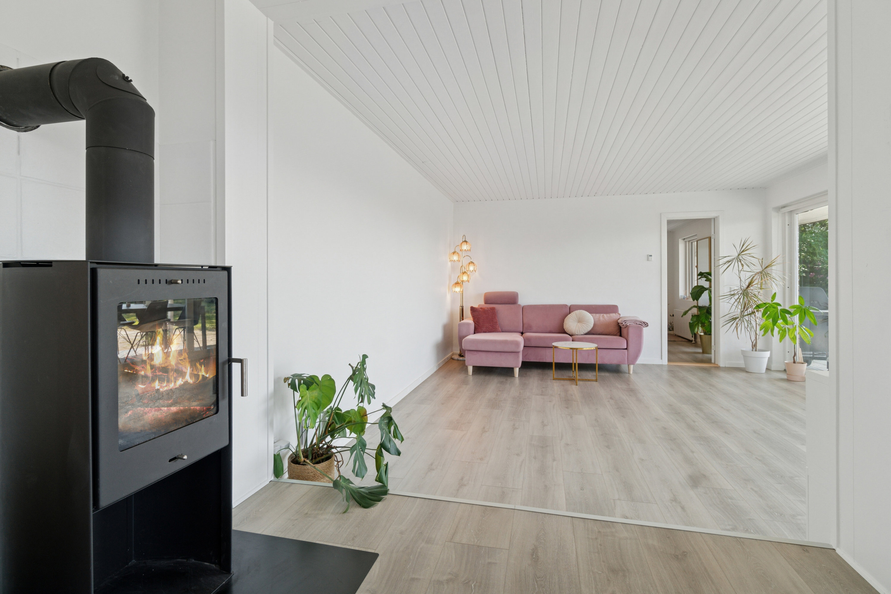 Fremhævet stue billede i fuldskærmstilstand. Billede af Møllealle 7, Nyker, 3700 Rønne