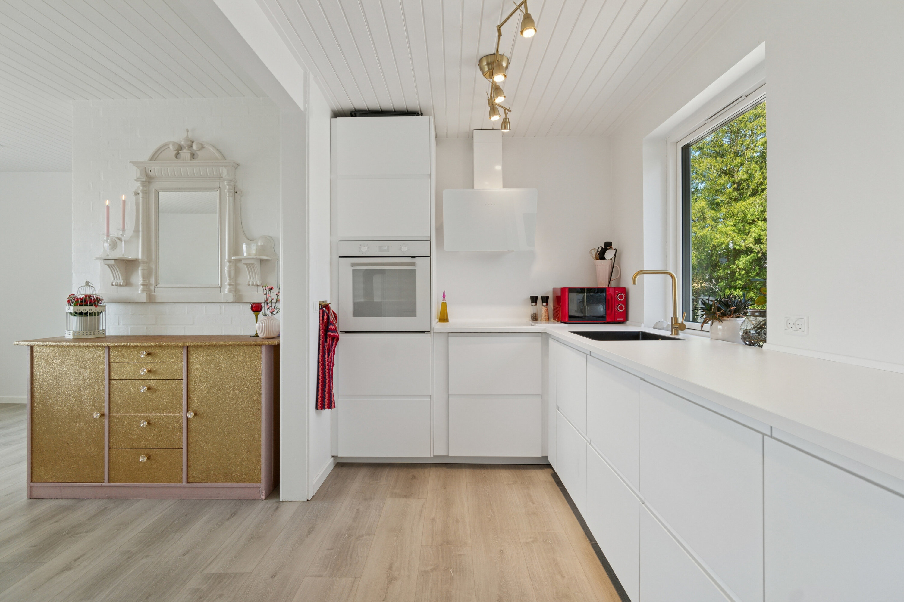 Fremhævet køkken billede i fuldskærmstilstand. Billede af Møllealle 7, Nyker, 3700 Rønne