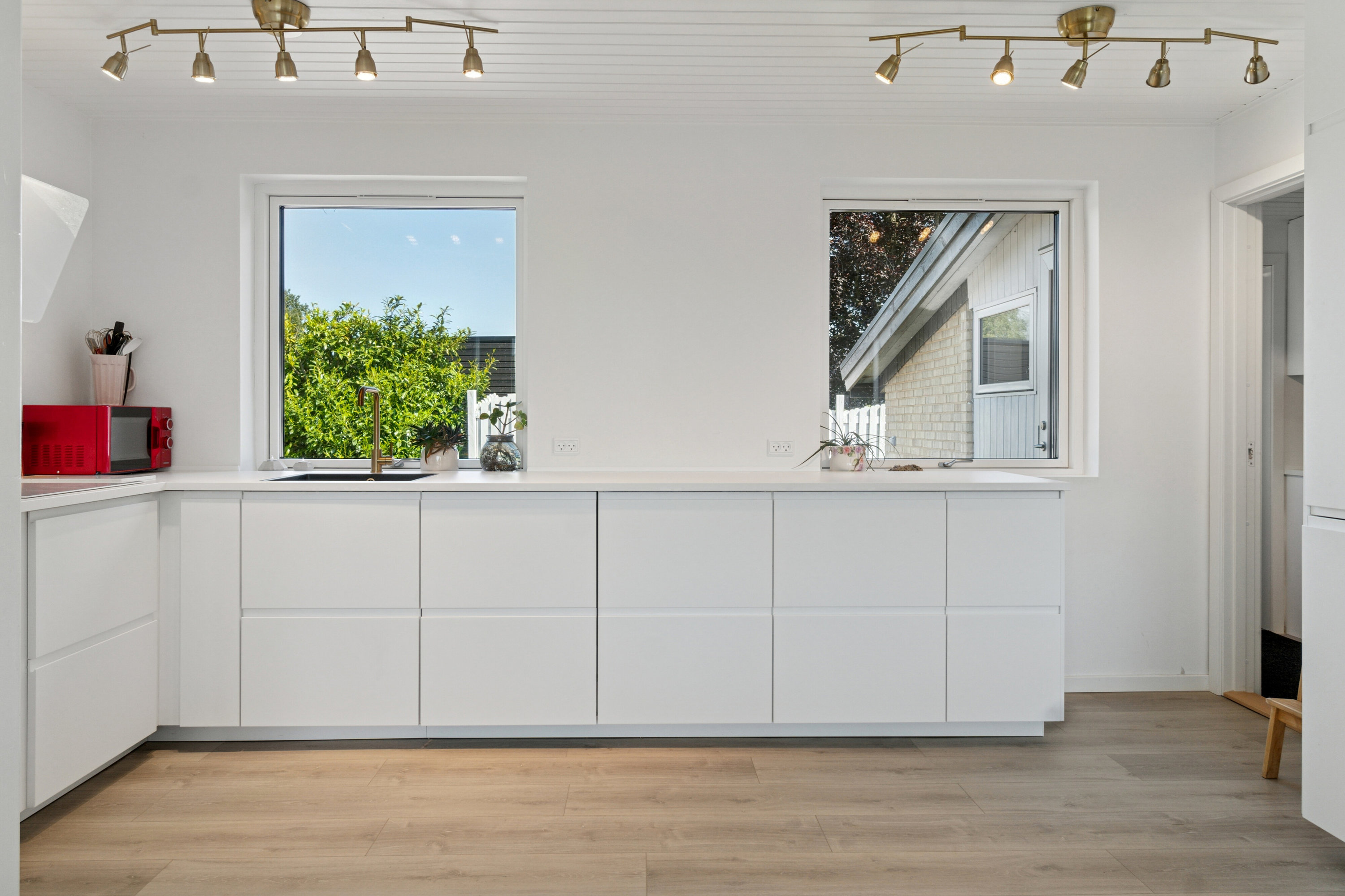 Fremhævet køkken billede i fuldskærmstilstand. Billede af Møllealle 7, Nyker, 3700 Rønne