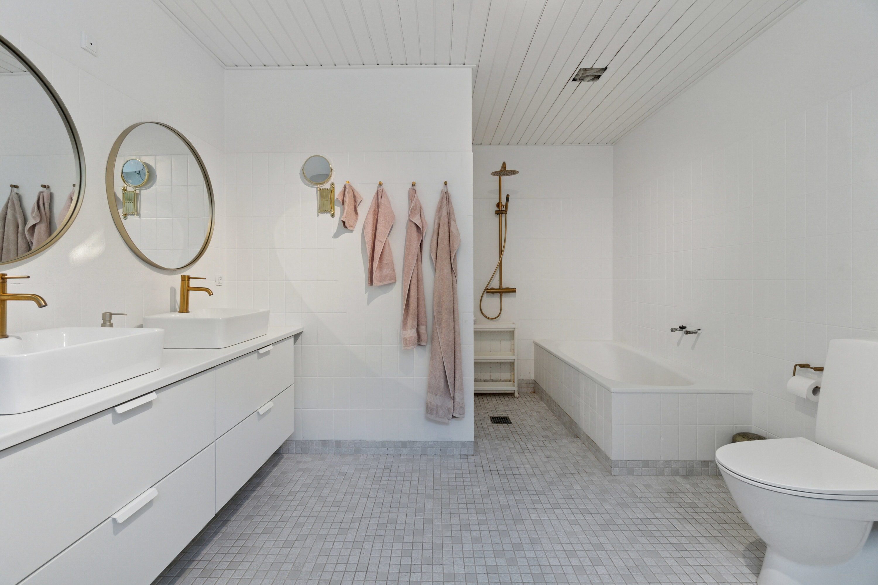 Fremhævet badeværelse billede i fuldskærmstilstand. Billede af Møllealle 7, Nyker, 3700 Rønne