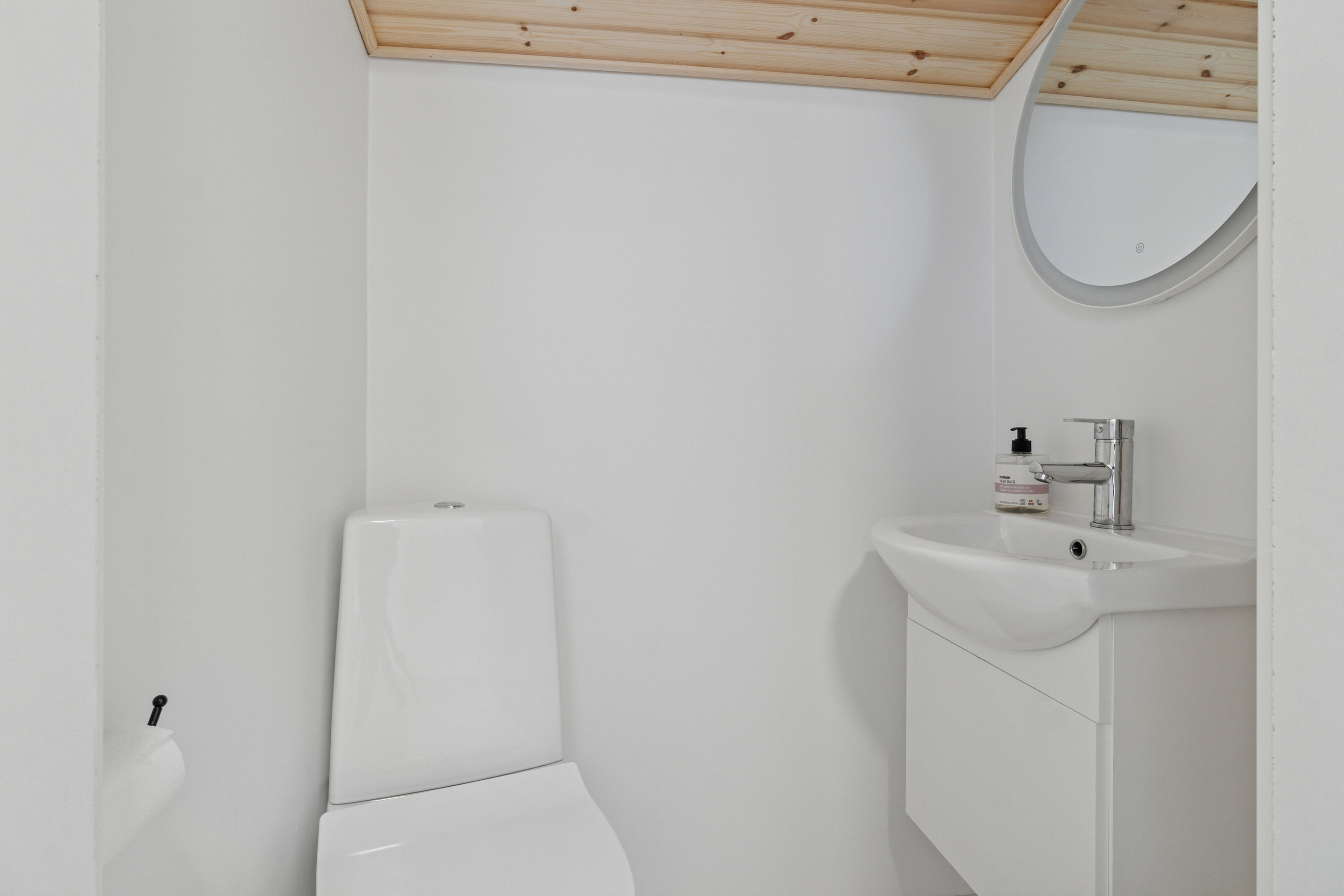 Fremhævet badeværelse billede i fuldskærmstilstand. Billede af Møllealle 7, Nyker, 3700 Rønne