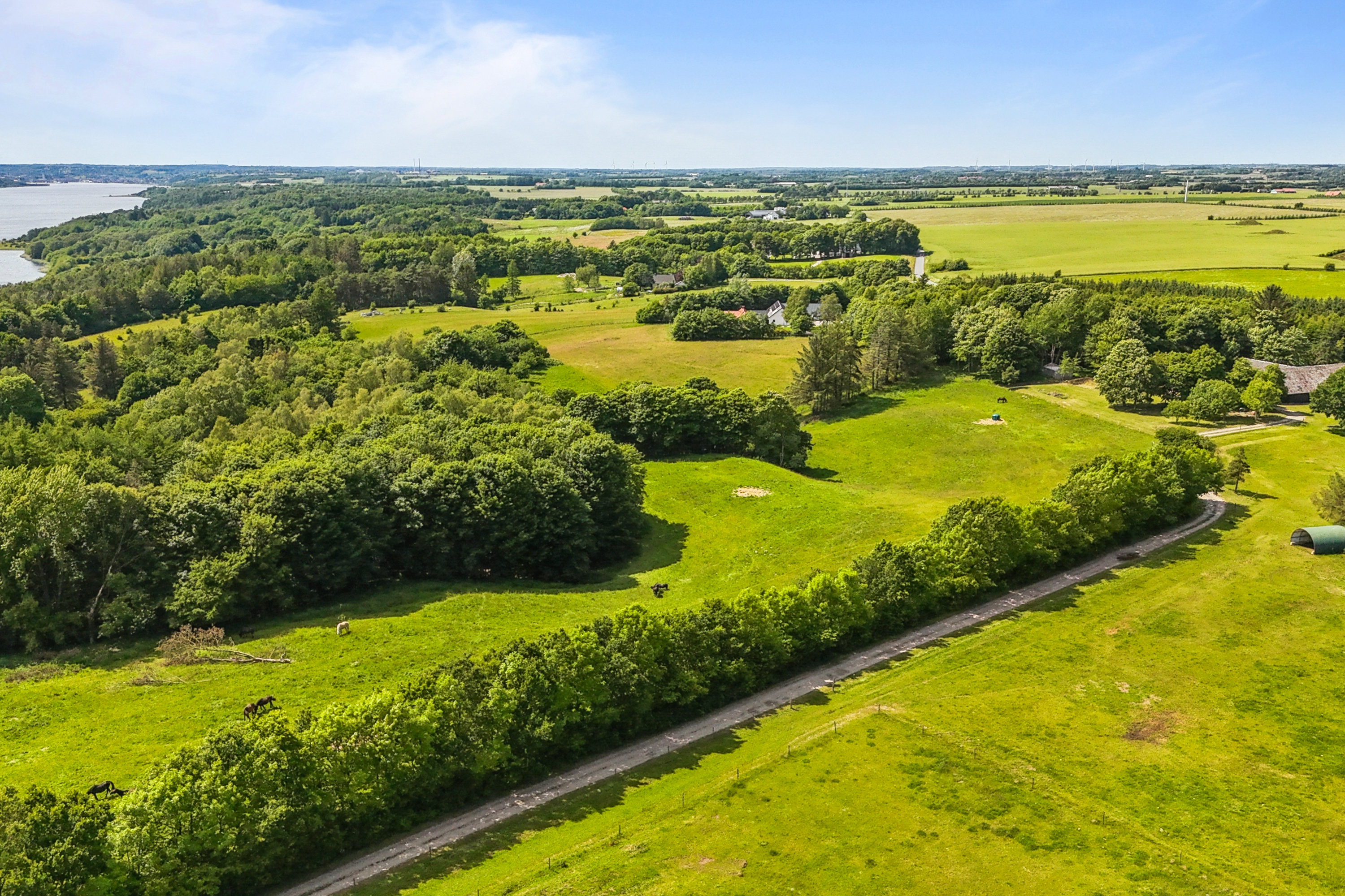 Fremhævet luftfoto billede i fuldskærmstilstand. Billede af Skovbovej 52, Krogen, 9500 Hobro