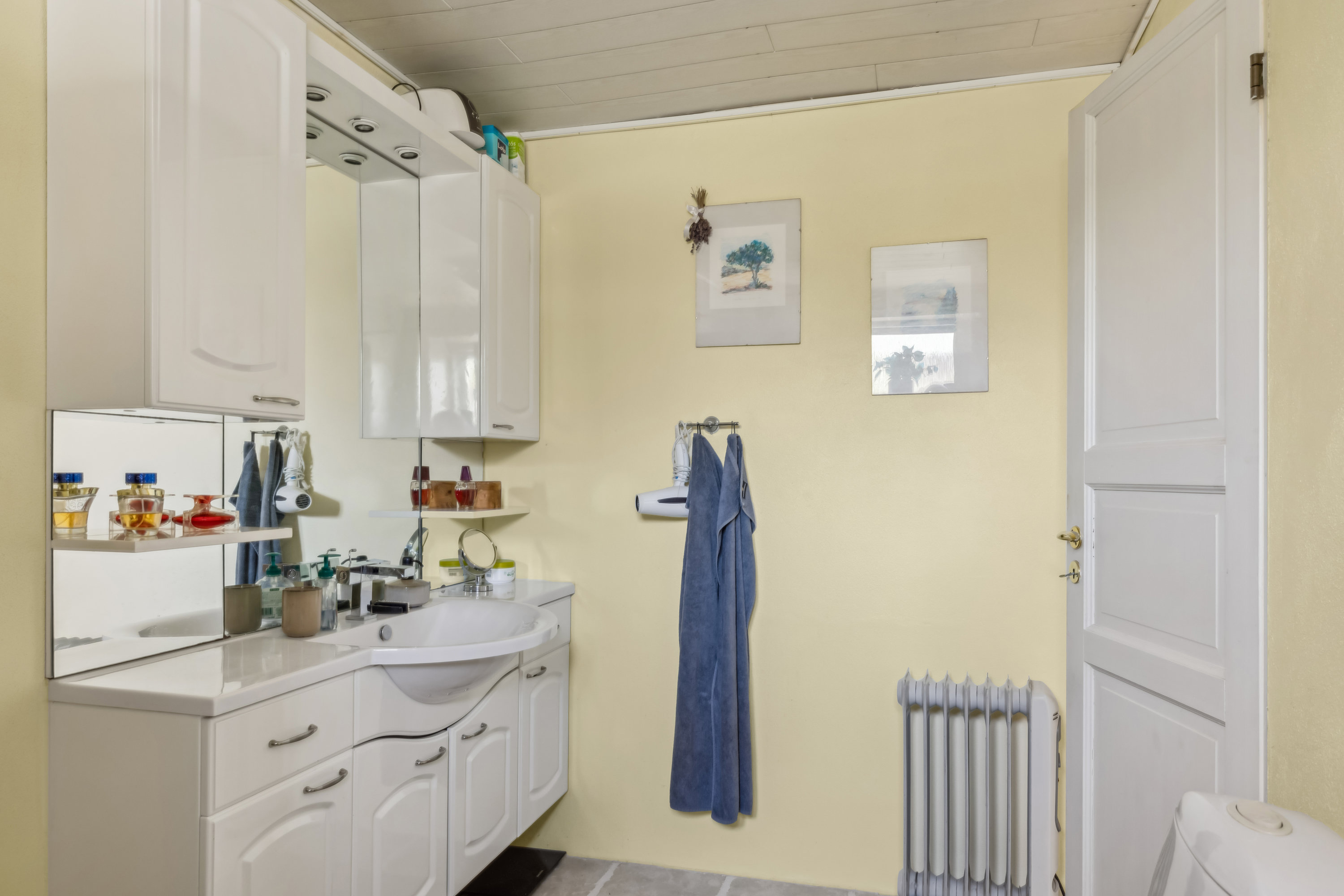 Fremhævet badeværelse billede i fuldskærmstilstand. Billede af Stokkebro 45, Gjerrild, 8500 Grenaa