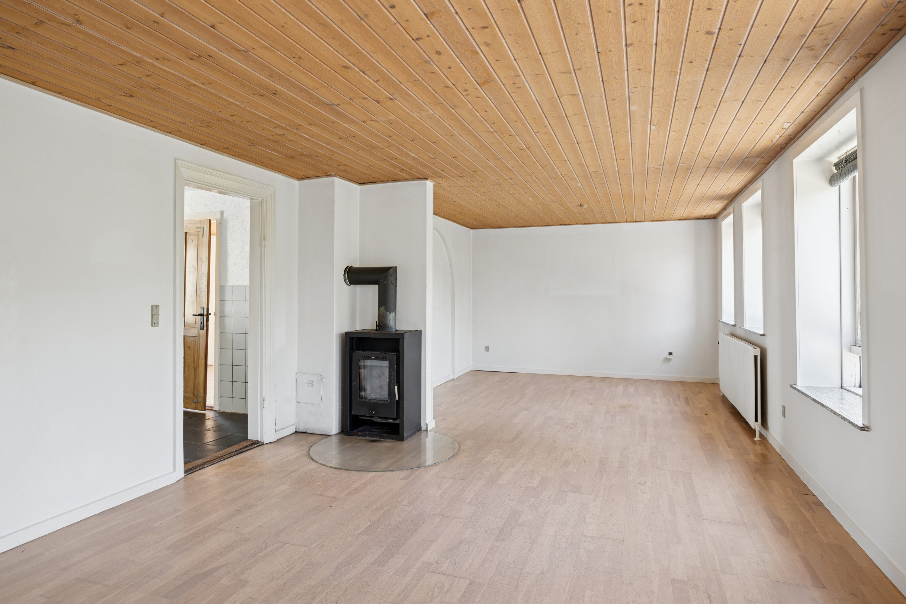 Fremhævet stue billede i fuldskærmstilstand. Billede af Kaløvej 61, Eskerod, 8543 Hornslet