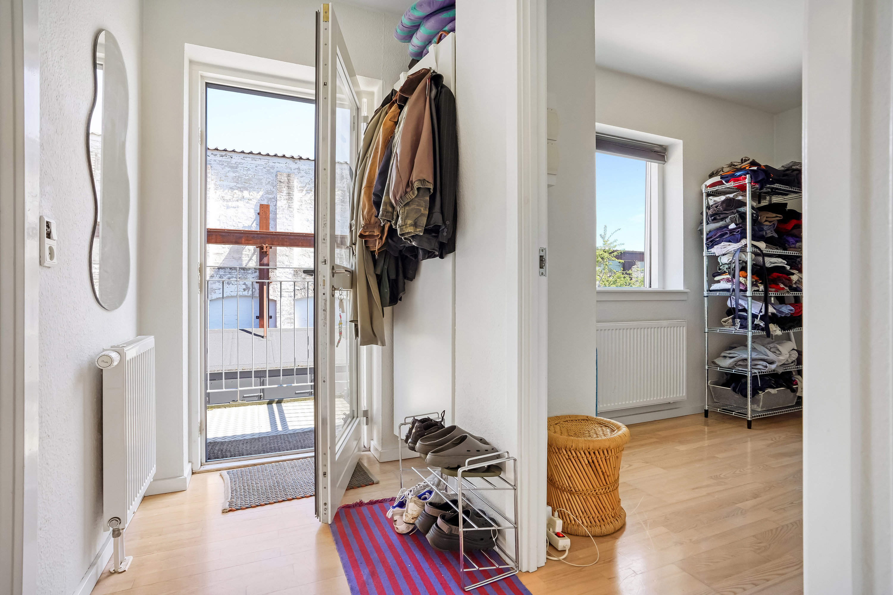 Fremhævet entré billede i fuldskærmstilstand. Billede af Ørstedsgade 9, 1. 1., 5000 Odense C