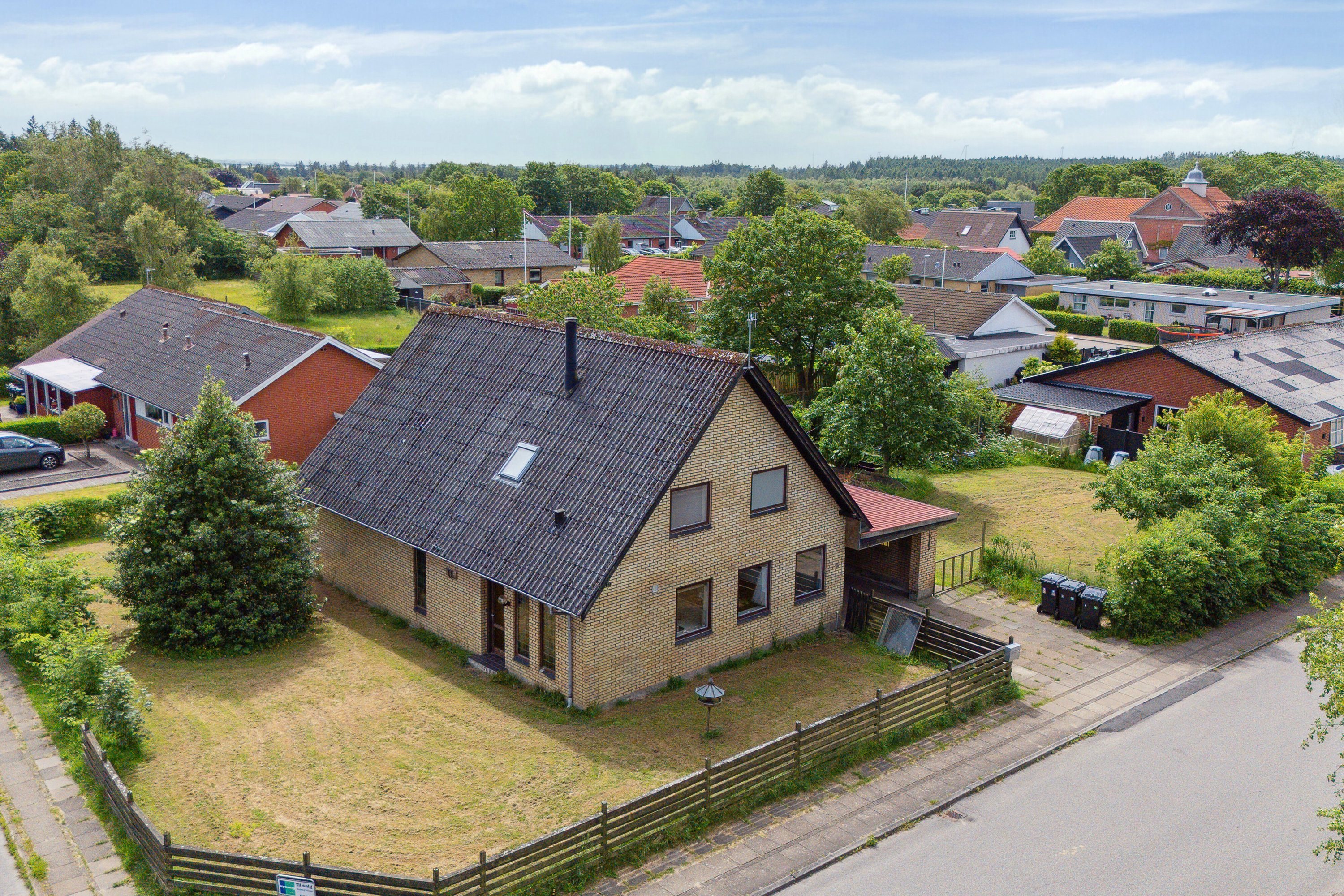 Fremhævet set fra vejen billede i fuldskærmstilstand. Billede af Æblevej 8, 7741 Frøstrup