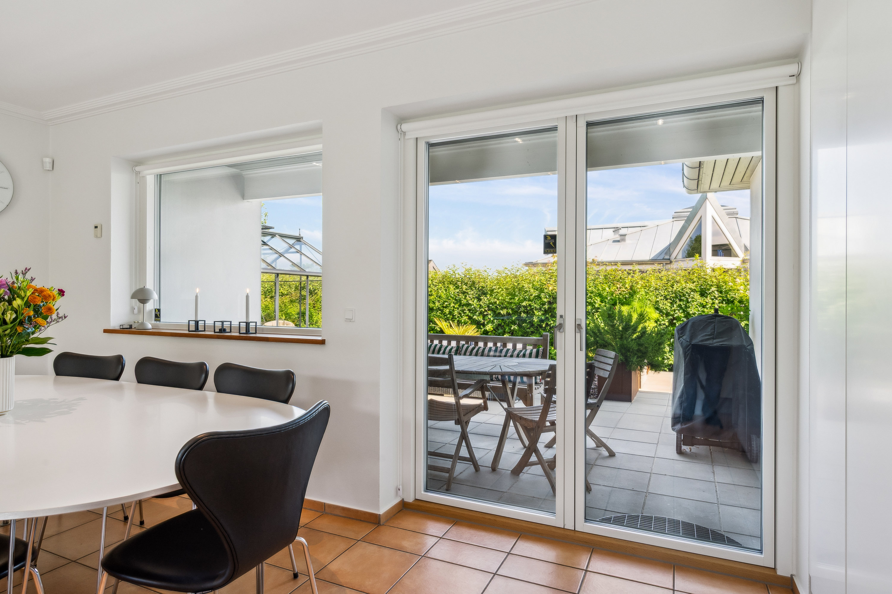 Fremhævet stue billede i fuldskærmstilstand. Billede af Perikumvej 10, 8250 Egå