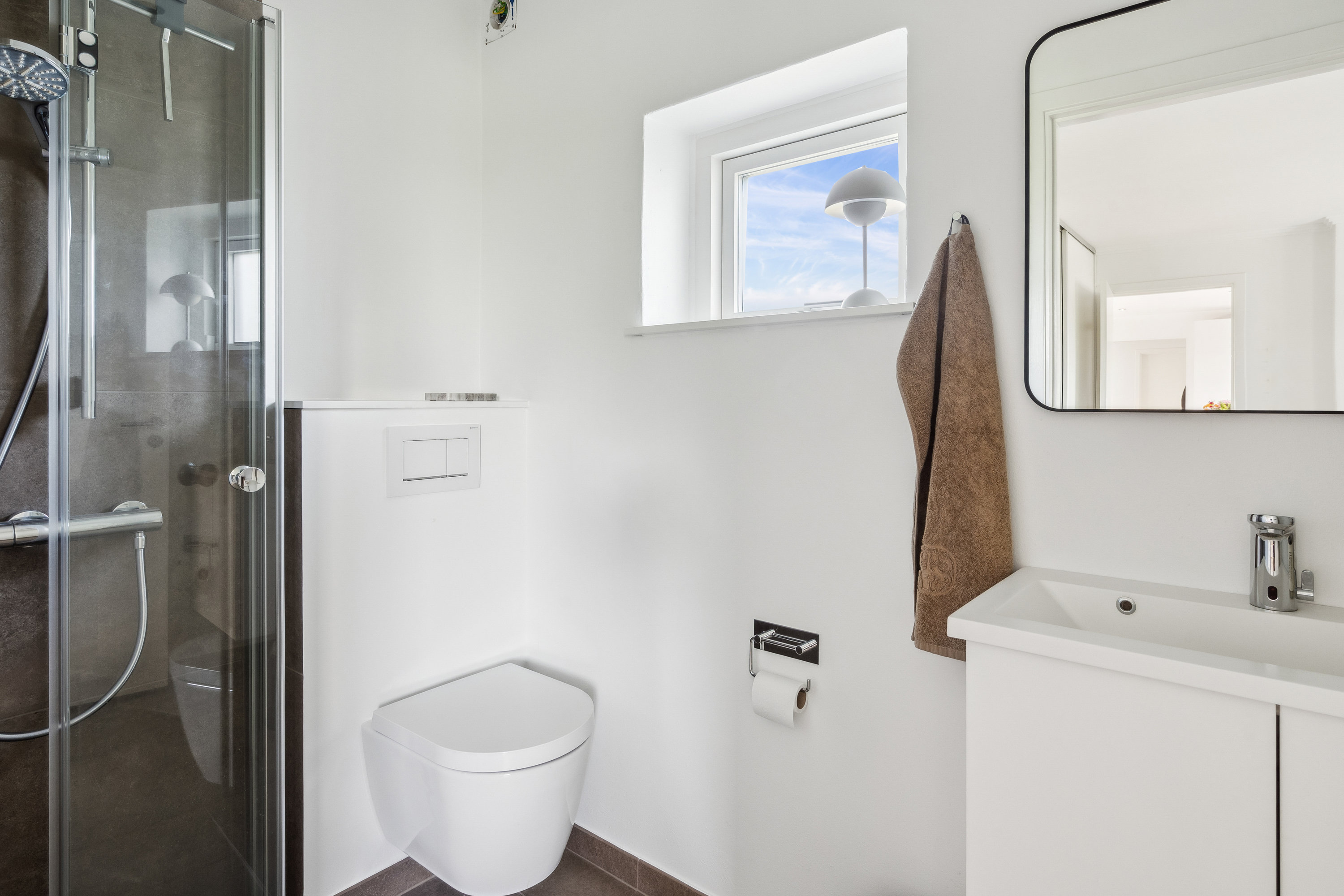 Fremhævet badeværelse billede i fuldskærmstilstand. Billede af Perikumvej 10, 8250 Egå