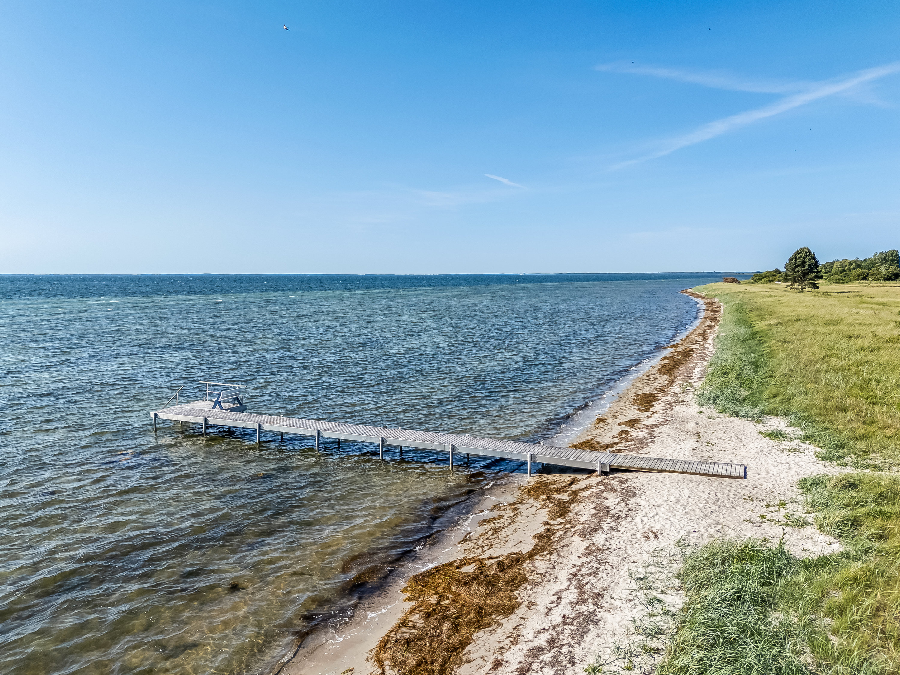 Fremhævet badebro billede i fuldskærmstilstand. Billede af Lyngvej 12, 4945 Femø