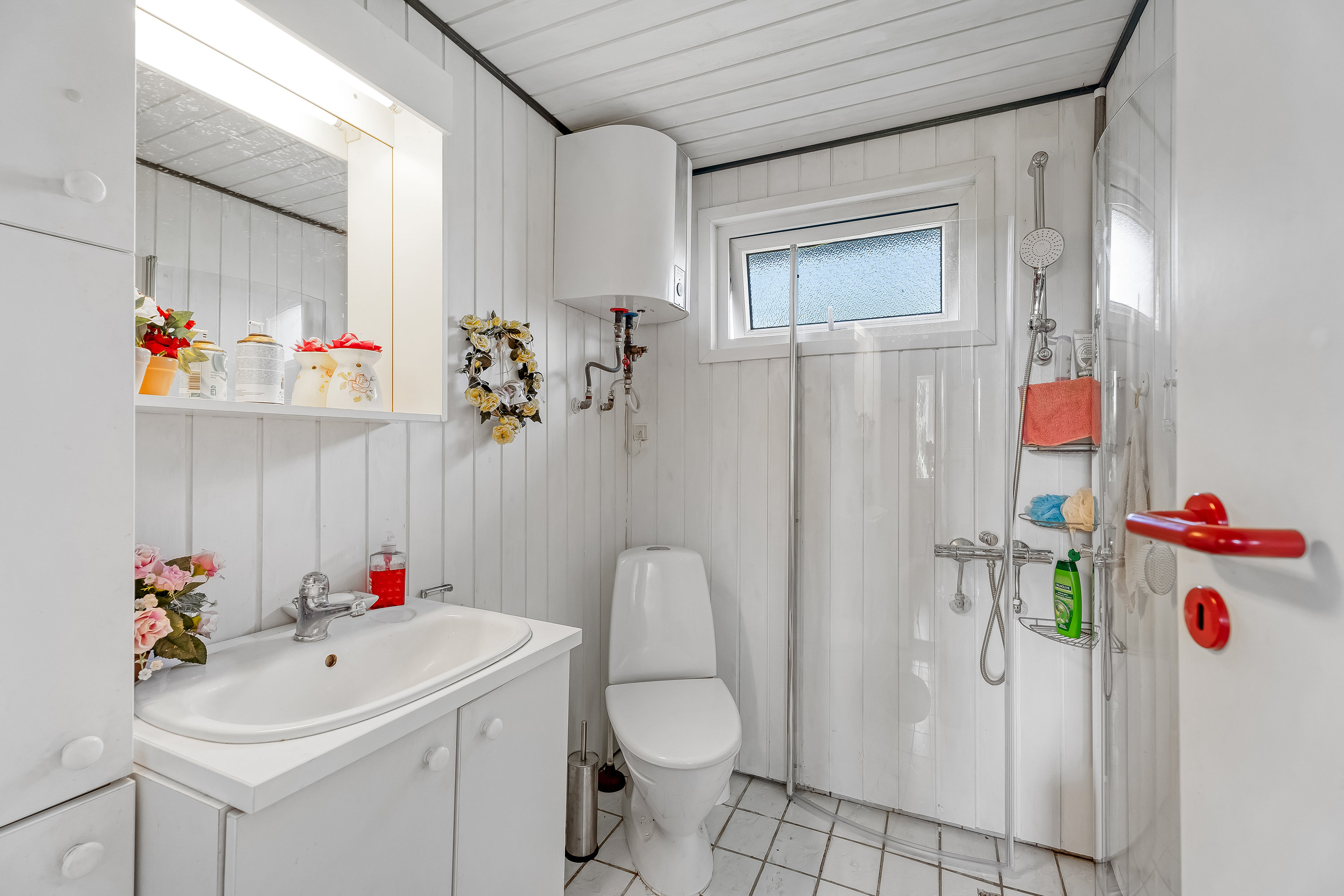 Fremhævet badeværelse billede i fuldskærmstilstand. Billede af Lyngvej 12, 4945 Femø