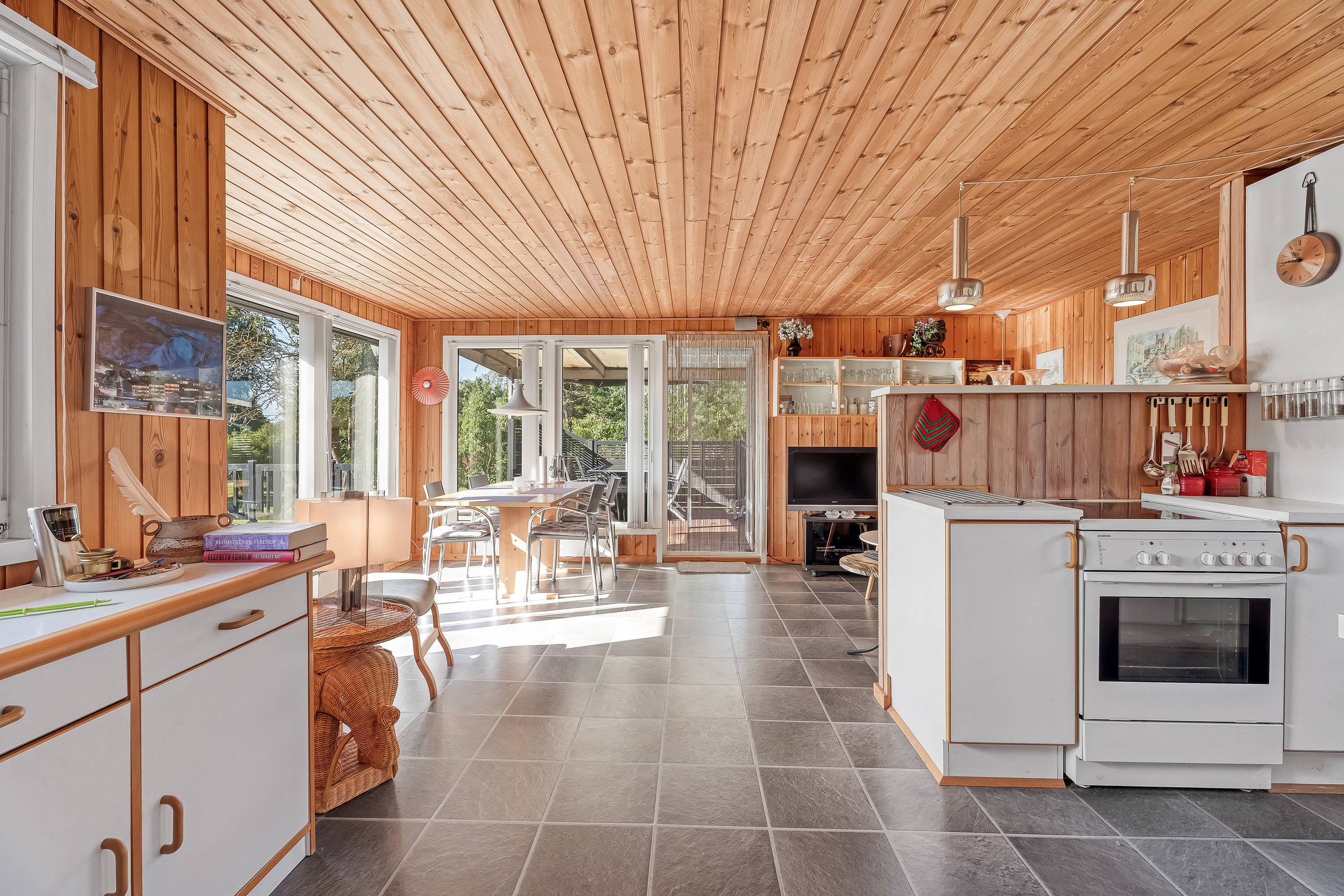 Fremhævet køkken billede i fuldskærmstilstand. Billede af Lyngvej 12, 4945 Femø