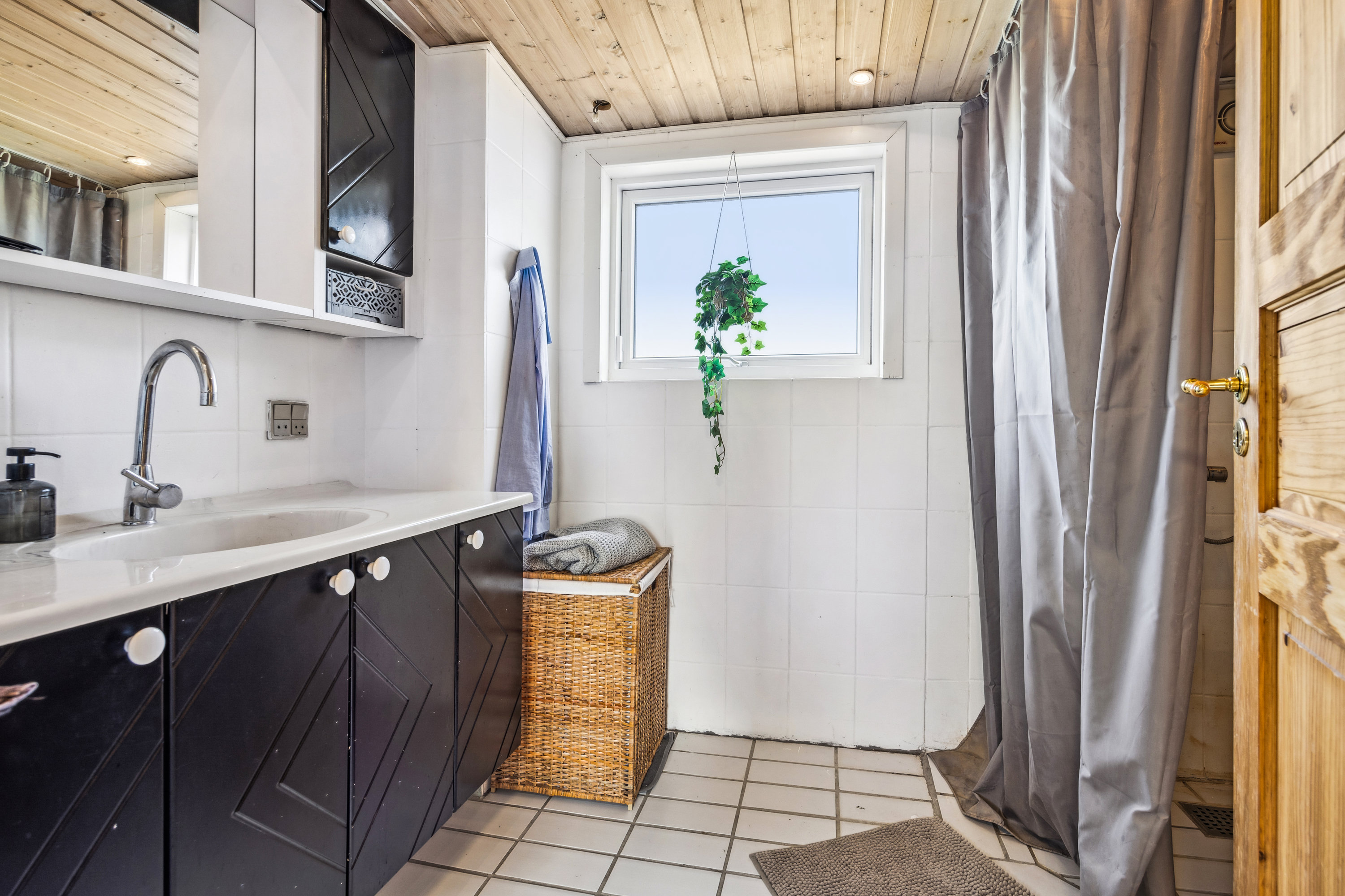 Fremhævet badeværelse billede i fuldskærmstilstand. Billede af Nr Økse Engvej 30, Arentsminde, 9460 Brovst