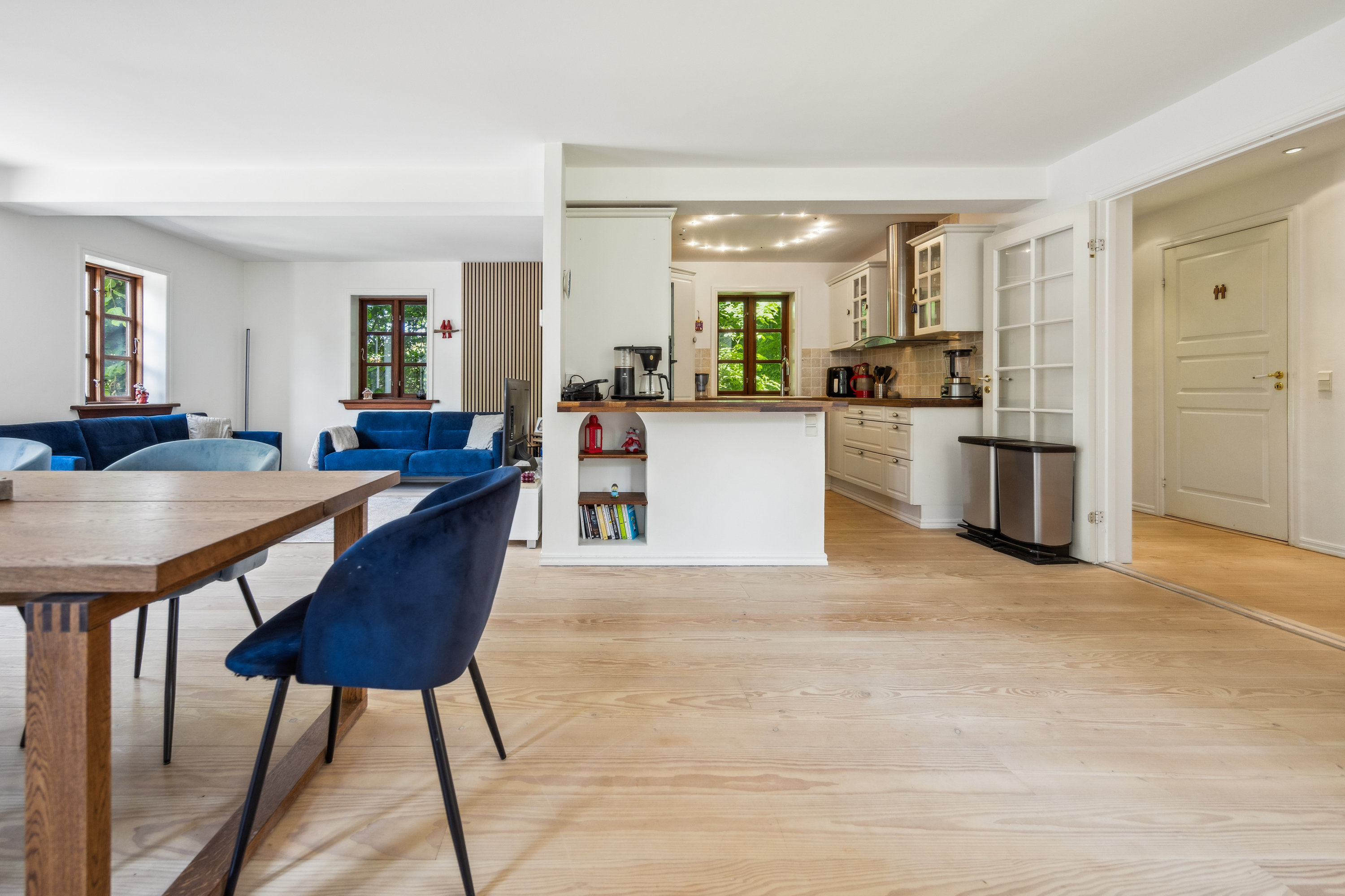 Fremhævet stue billede i fuldskærmstilstand. Billede af Solsortvej 11, Frydendal , 9000 Aalborg