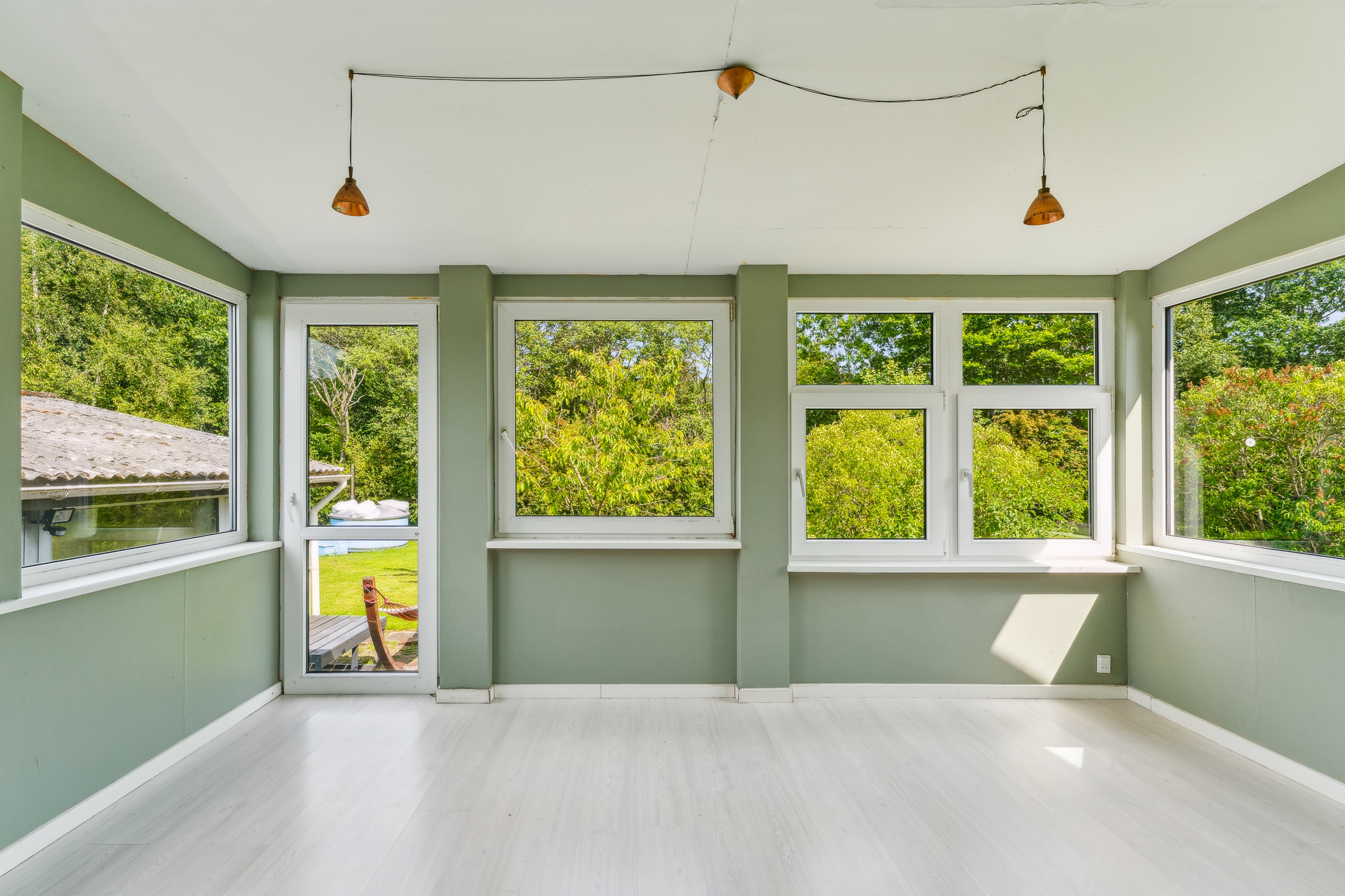 Fremhævet stue billede i fuldskærmstilstand. Billede af Kirkevænget 8, 8860 Ulstrup