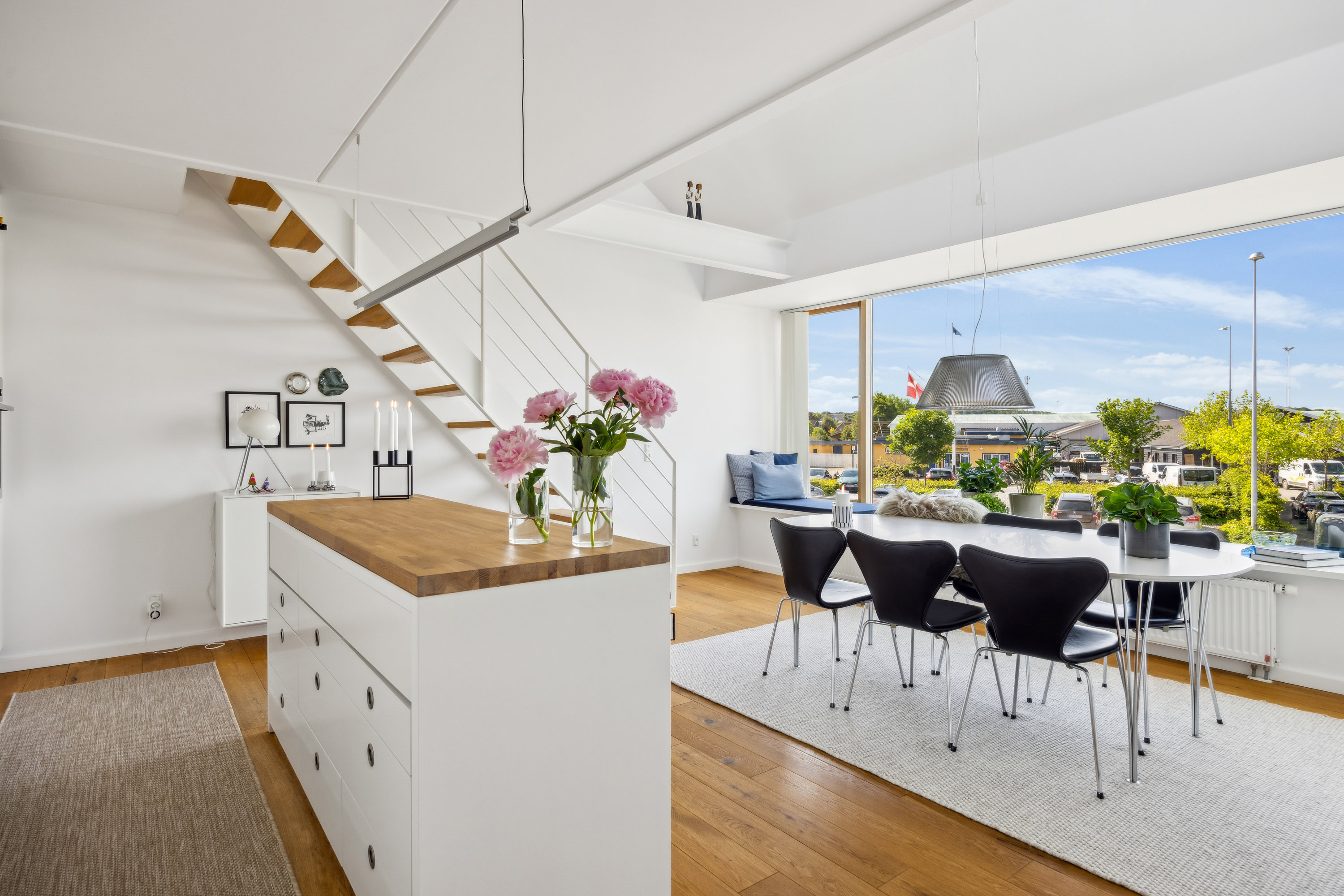 Fremhævet stue billede i fuldskærmstilstand. Billede af Havnevej 8E, 1., 8400 Ebeltoft