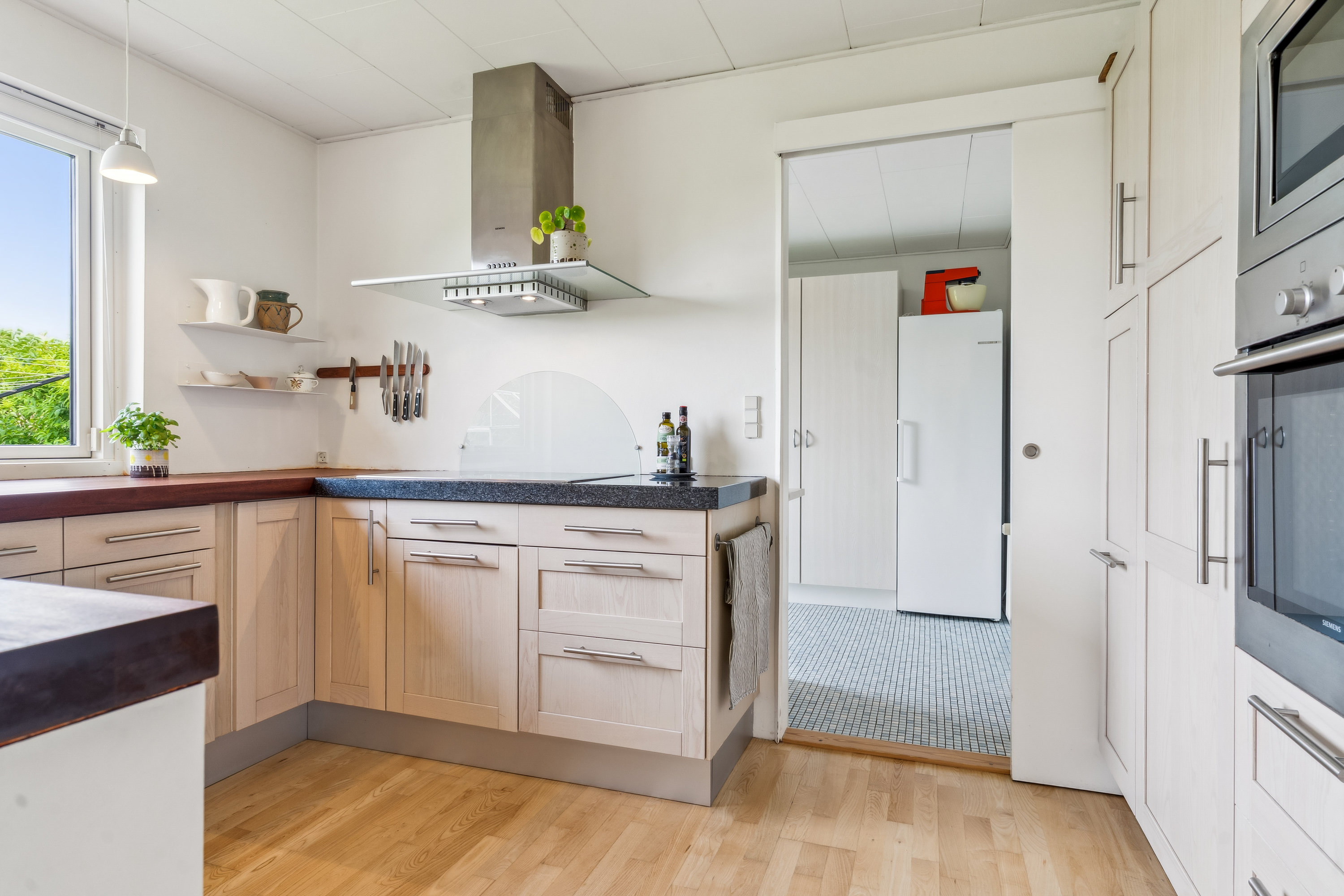 Fremhævet køkken billede i fuldskærmstilstand. Billede af Kippingevej 10, 2730 Herlev