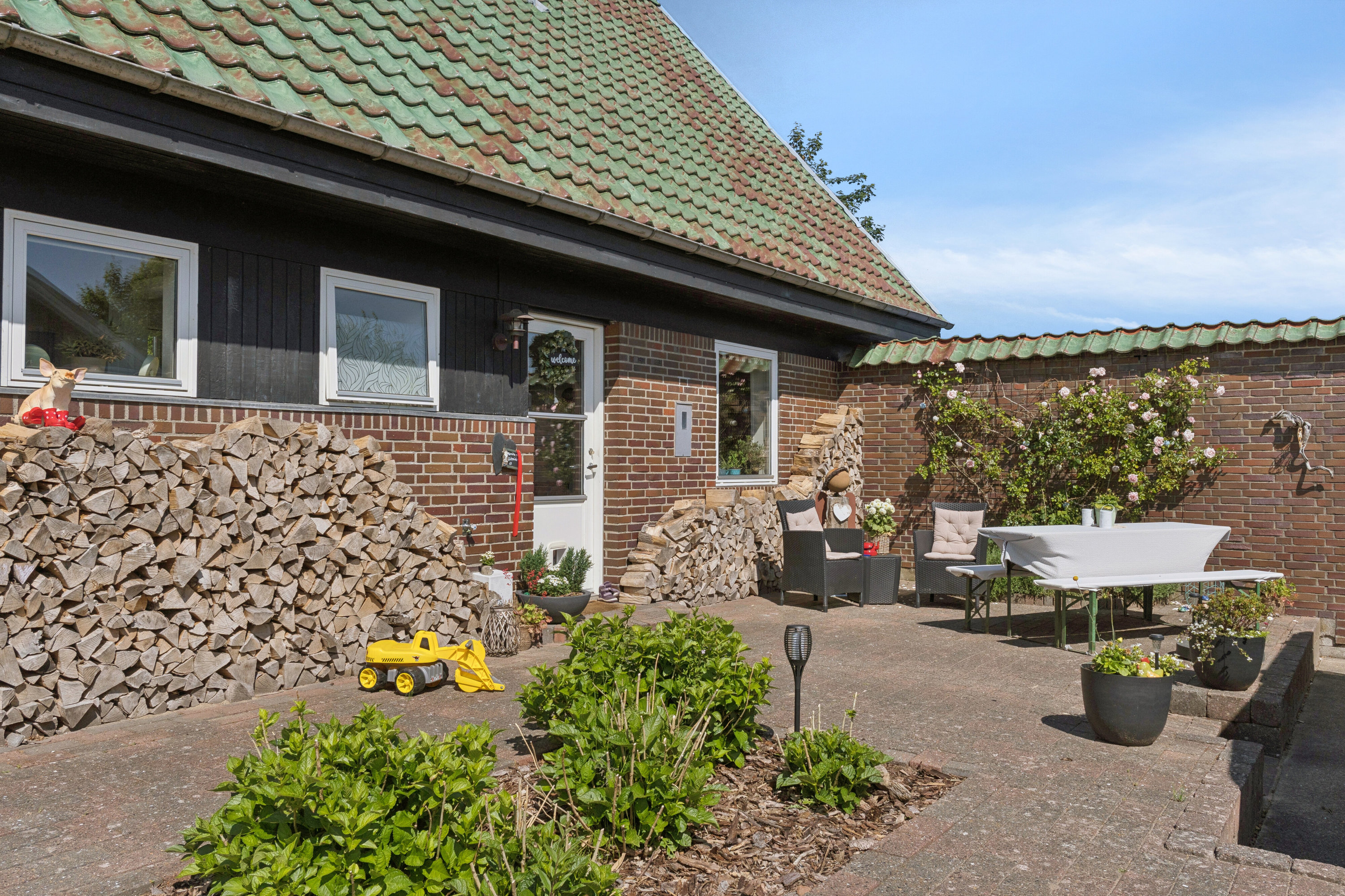 Fremhævet udendørs billede i fuldskærmstilstand. Billede af Stærevej 6, 9881 Bindslev