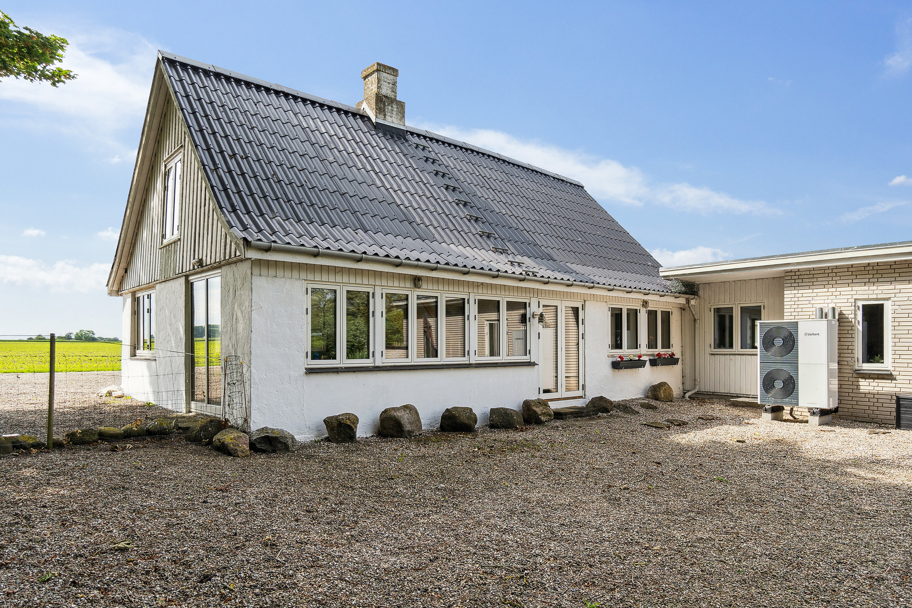 Fremhævet set fra haven billede i fuldskærmstilstand. Billede af Lodagervej 10, Hejninge, 4200 Slagelse