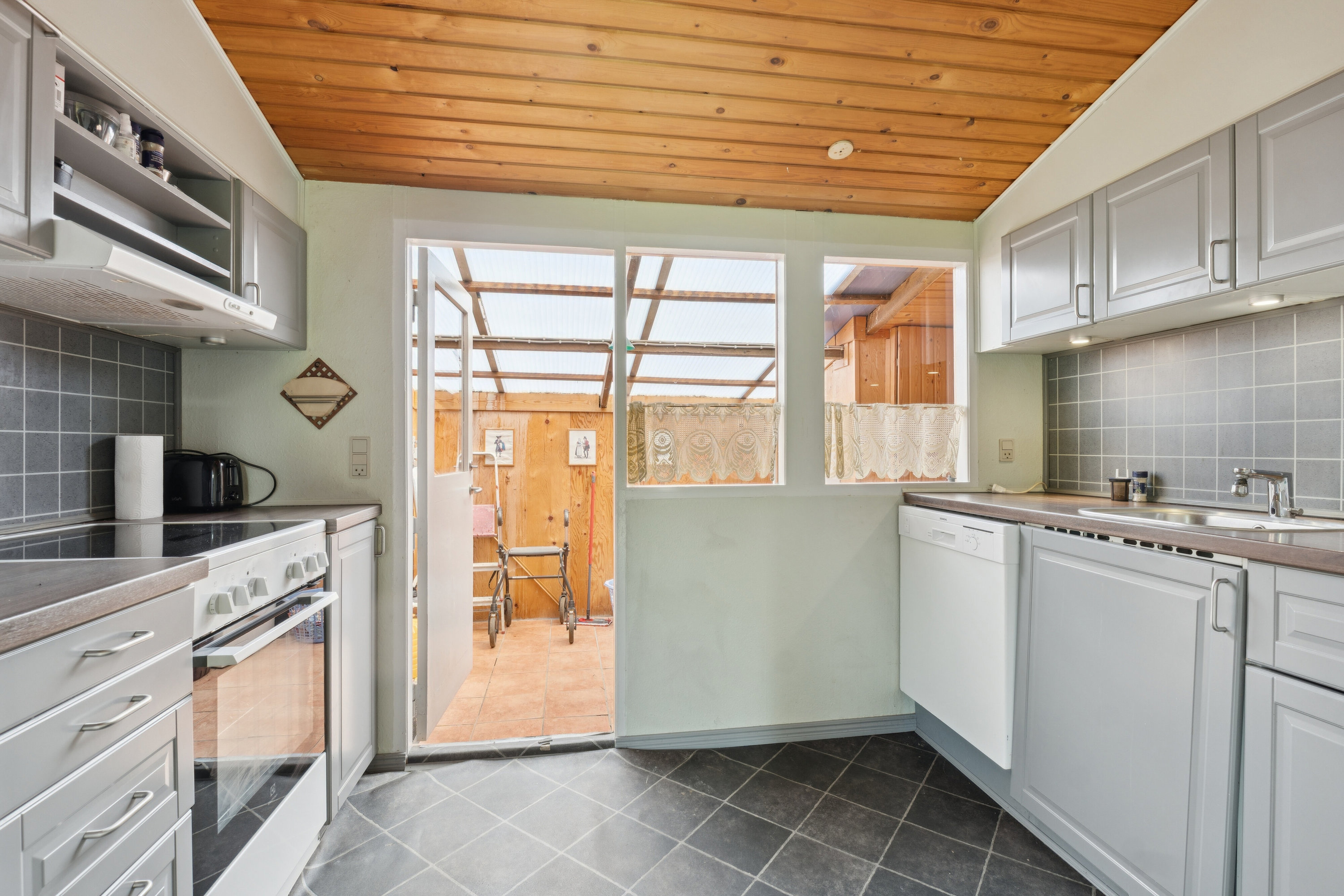 Fremhævet køkken billede i fuldskærmstilstand. Billede af Fjordvej 4, Lyndby, 4060 Kirke Såby