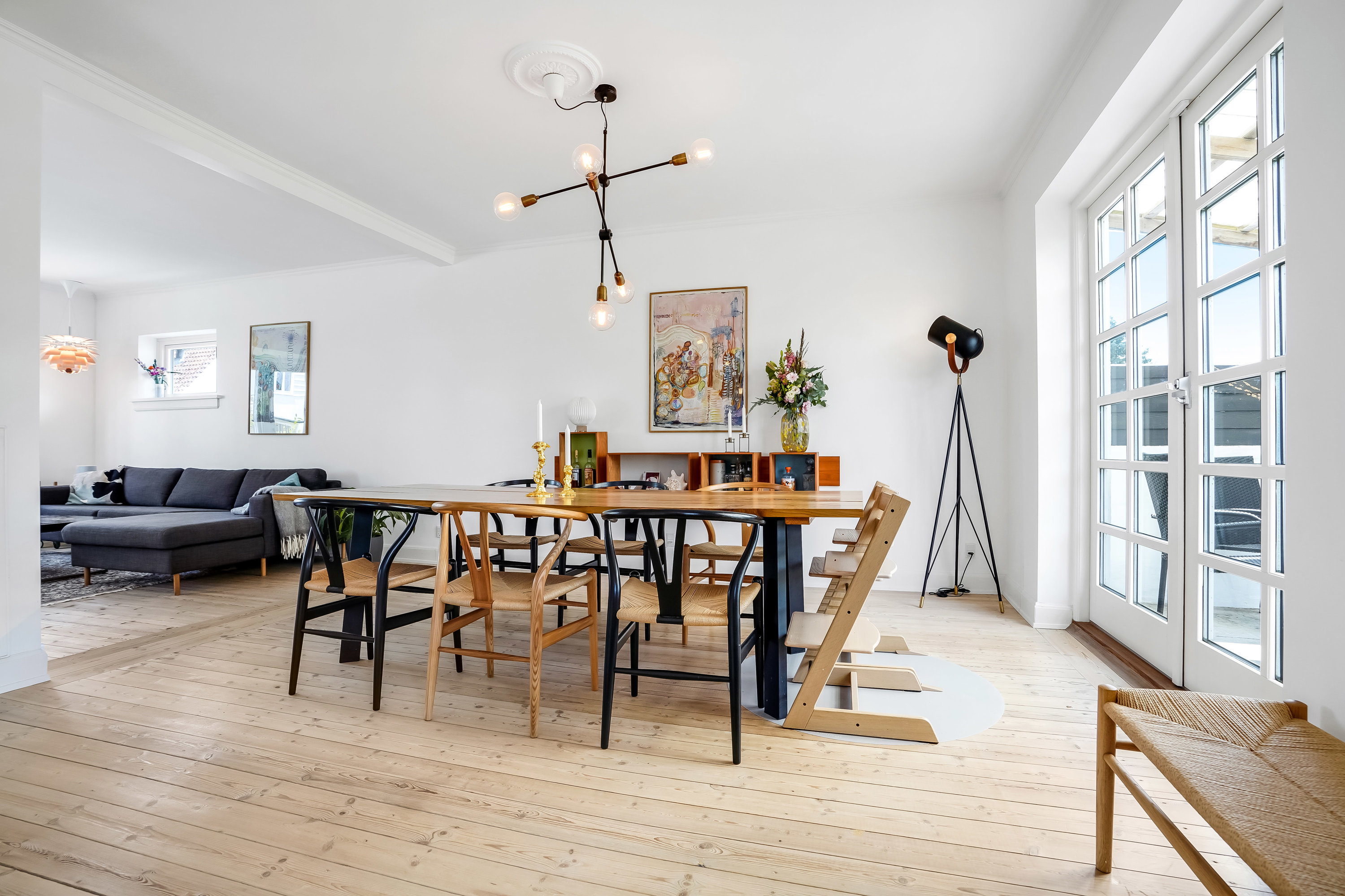 Fremhævet stue billede i fuldskærmstilstand. Billede af Aarestrupsvej 17, 5230 Odense M