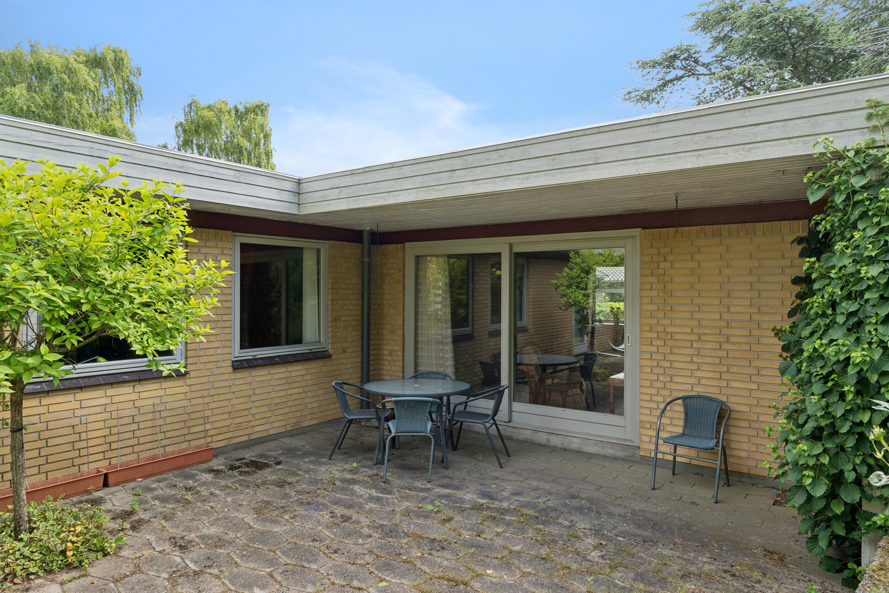 Fremhævet set fra haven billede i fuldskærmstilstand. Billede af Rødgranen 11, 8620 Kjellerup