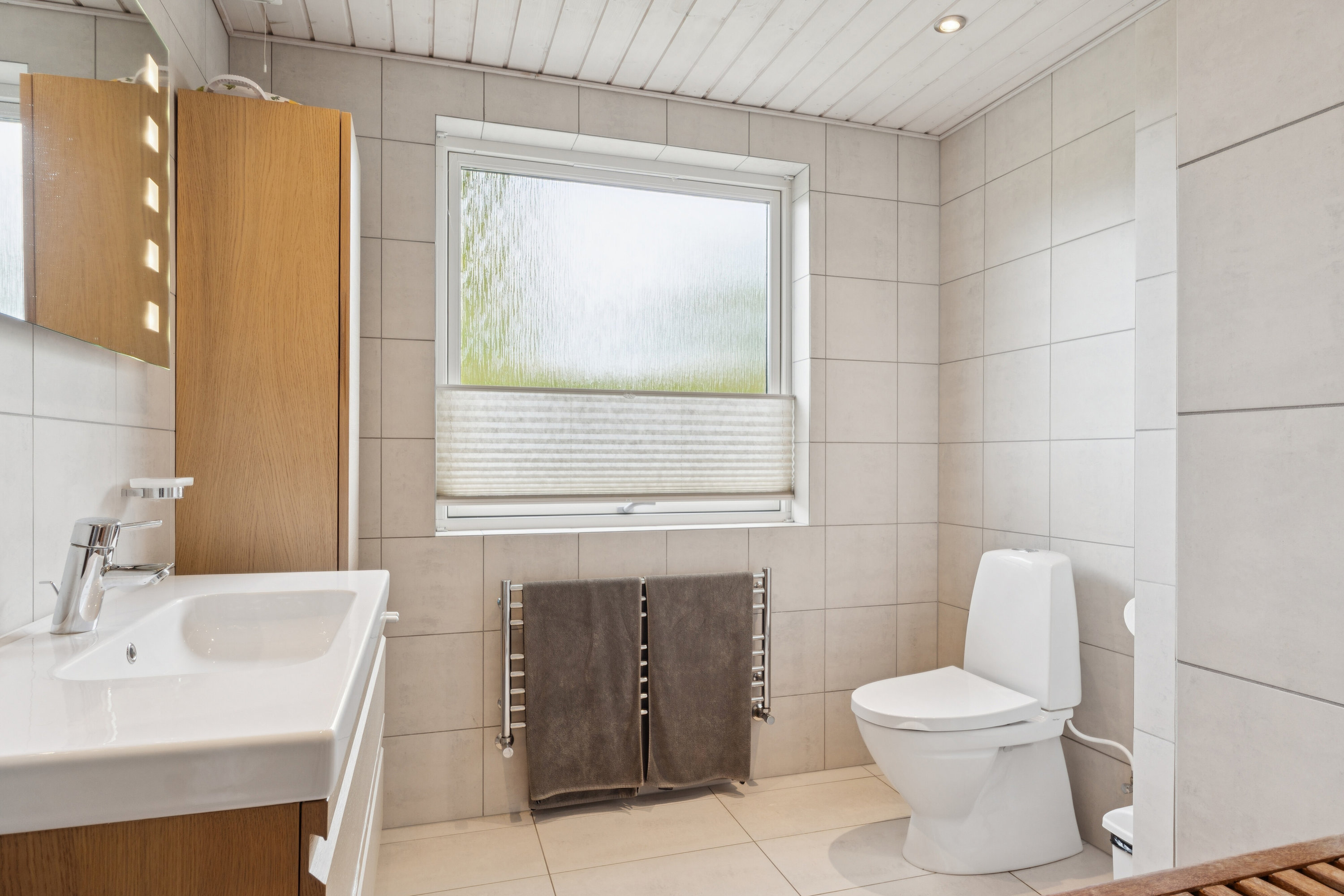 Fremhævet badeværelse billede i fuldskærmstilstand. Billede af Rødgranen 11, 8620 Kjellerup