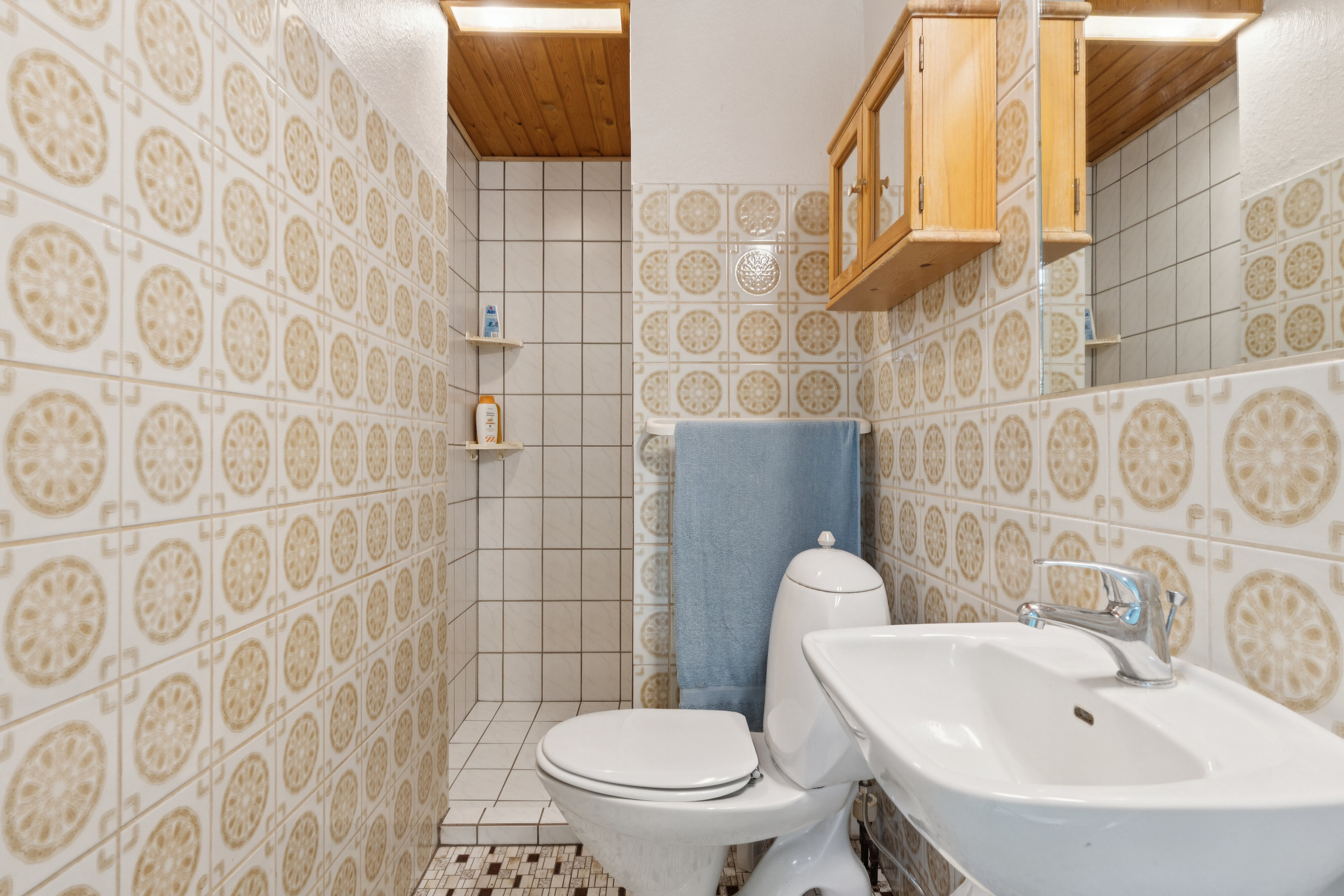 Fremhævet badeværelse billede i fuldskærmstilstand. Billede af Rødgranen 11, 8620 Kjellerup