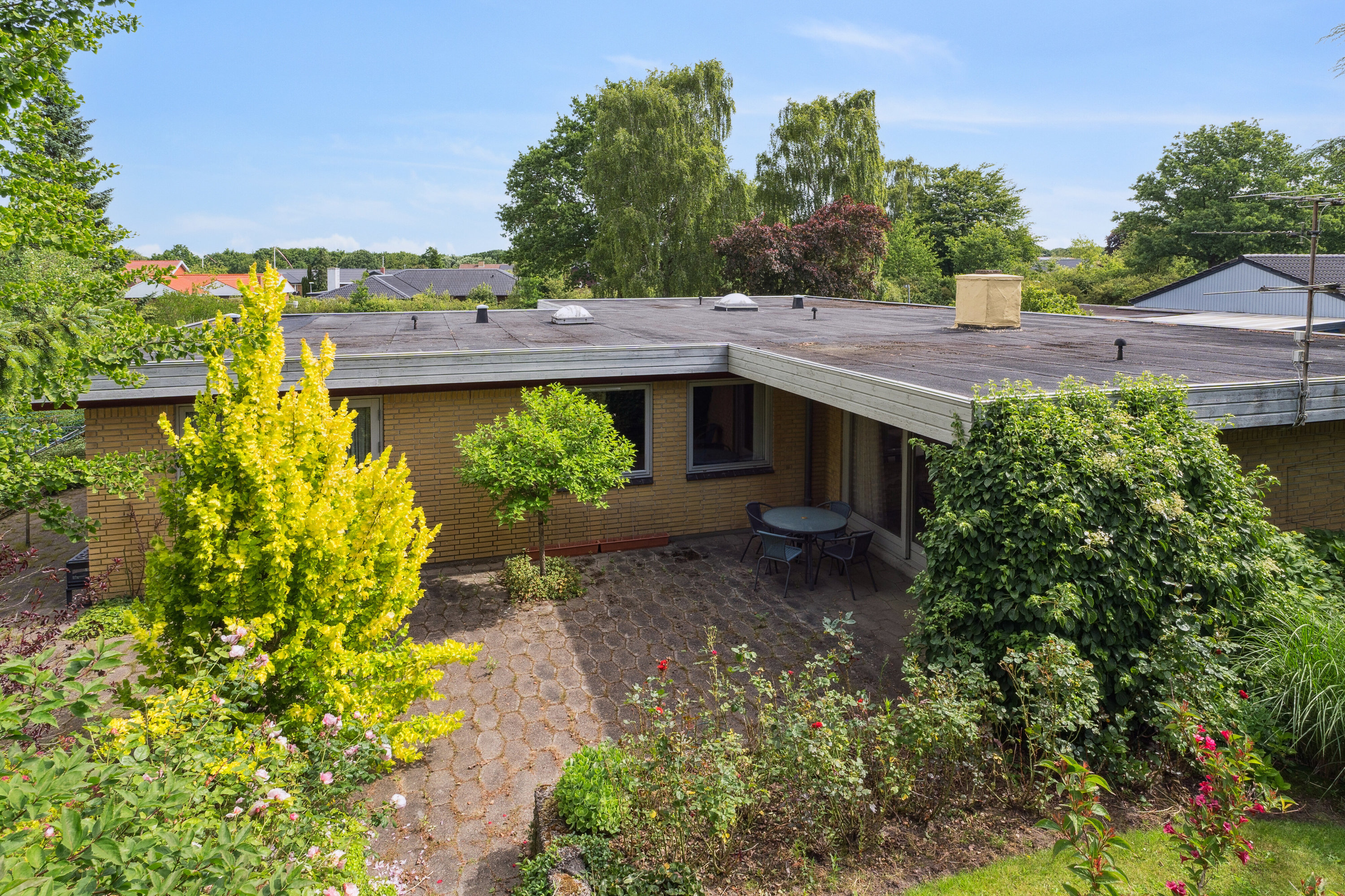 Miniaturebillede 1: set fra haven. Billede af Rødgranen 11, 8620 Kjellerup