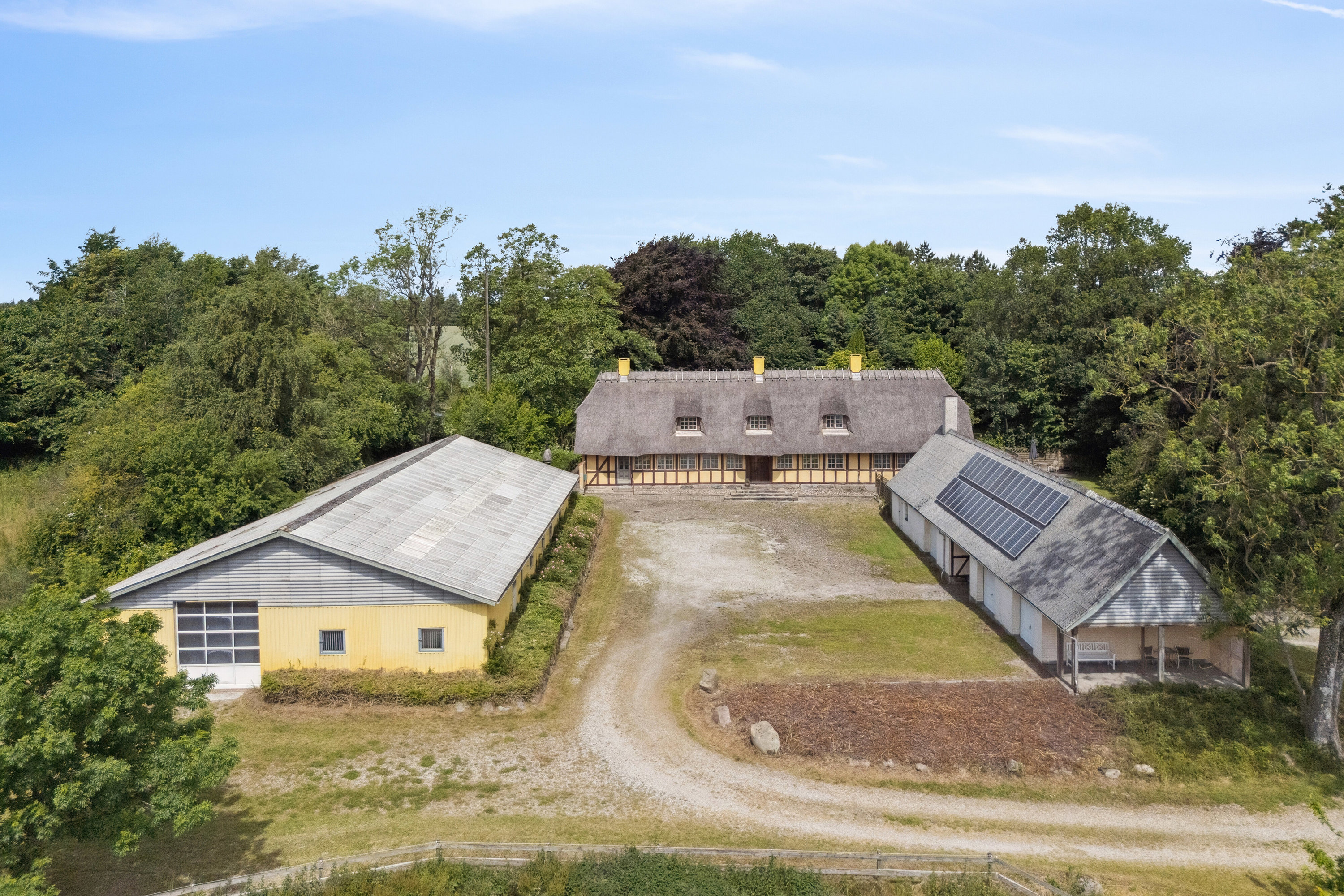 Miniaturebillede 1: set fra vejen. Billede af Krogen 5, Lørup, 5750 Ringe