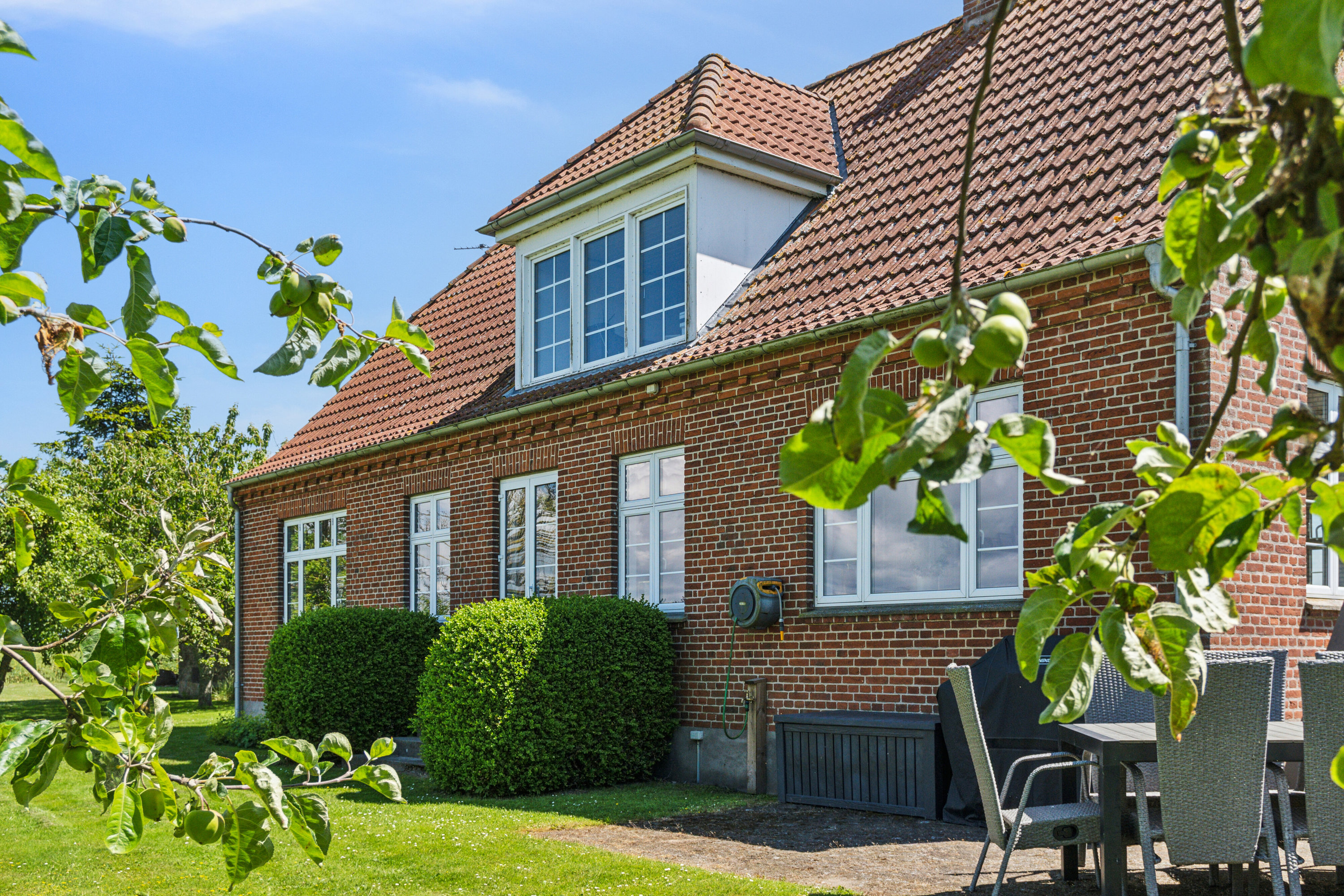 Fremhævet set fra haven billede i fuldskærmstilstand. Billede af Svinøvestervej 30, 4750 Lundby