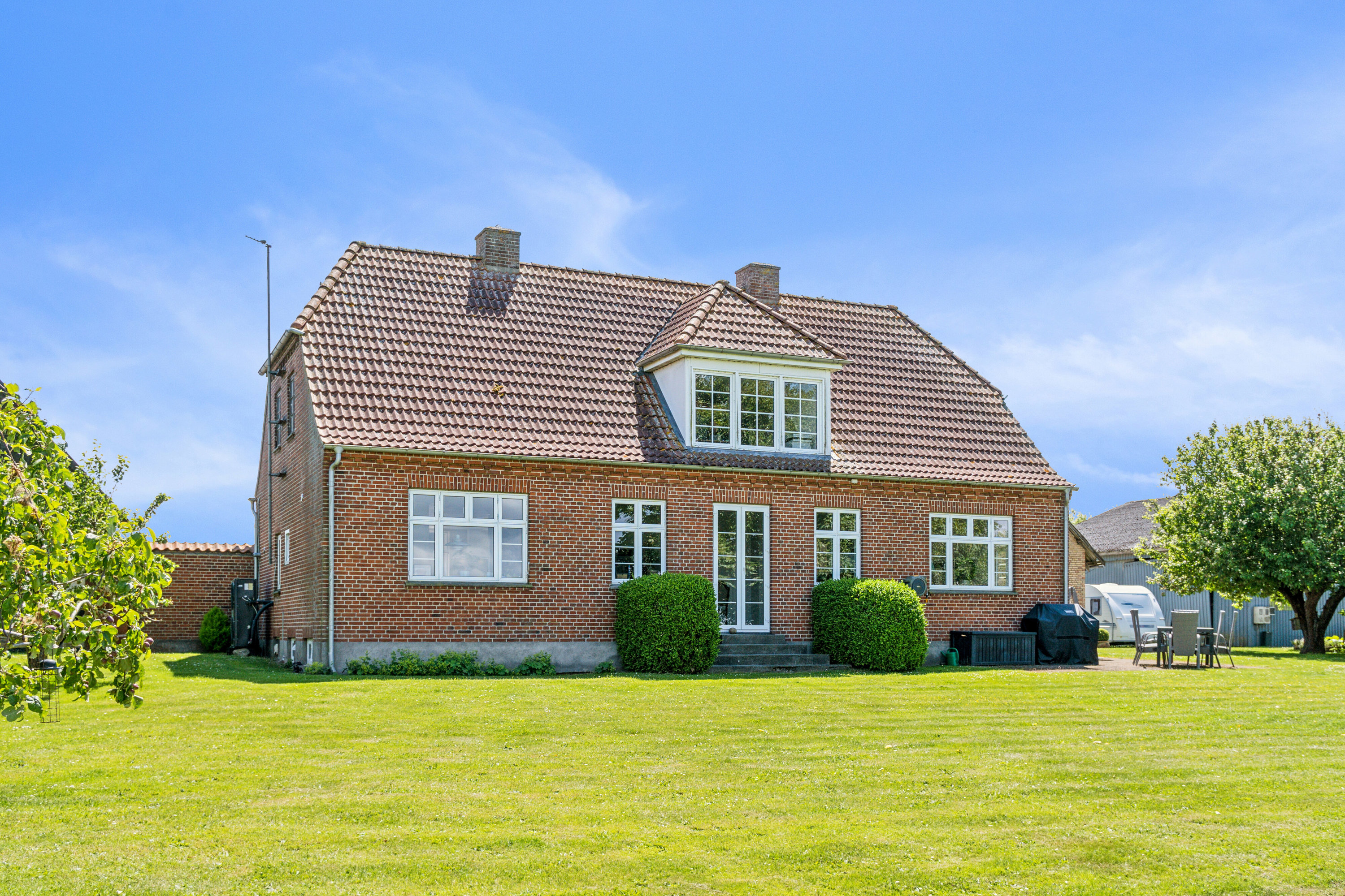 Fremhævet set fra haven billede i fuldskærmstilstand. Billede af Svinøvestervej 30, 4750 Lundby